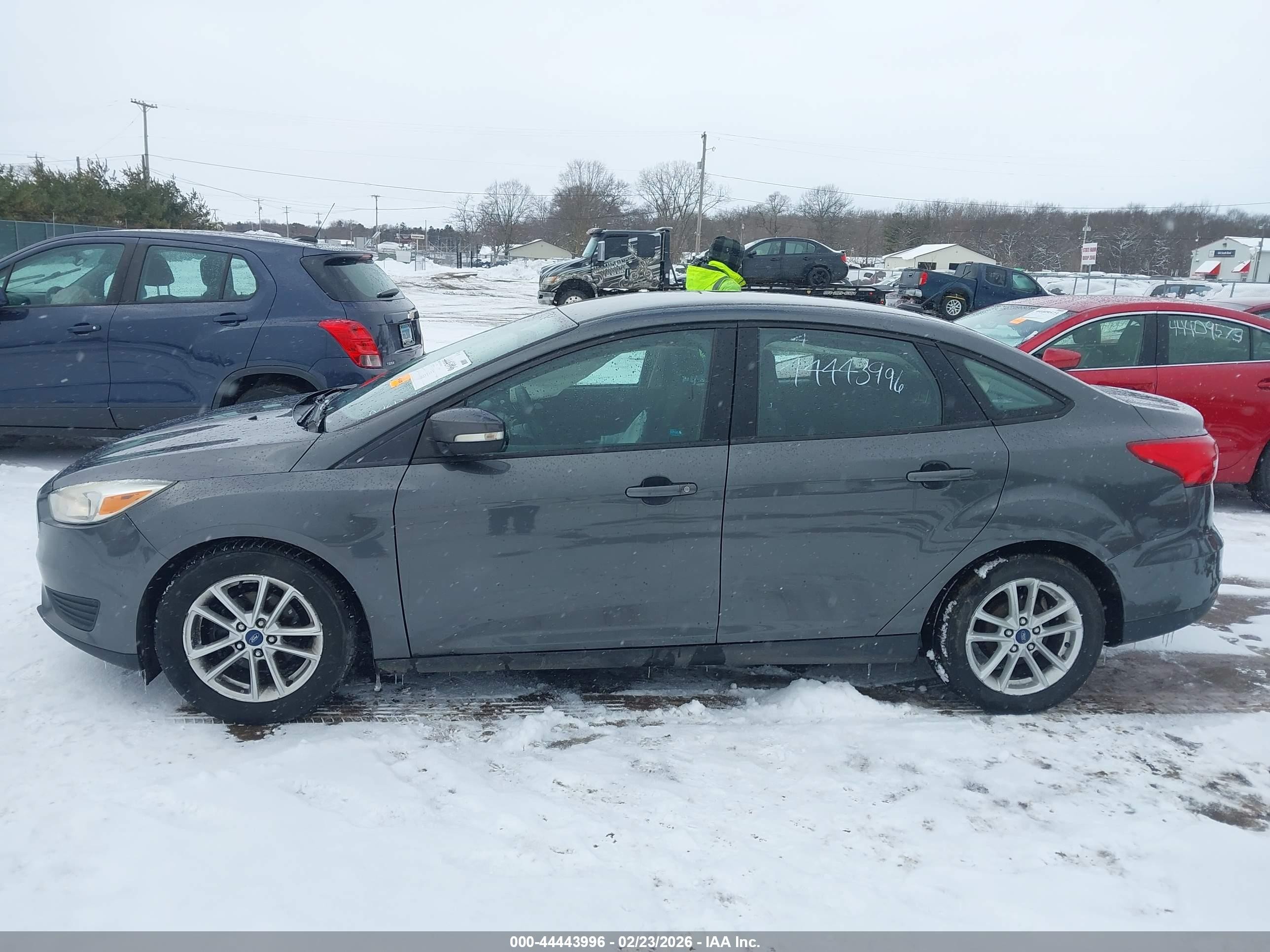 2017 Ford Focus Se Gray vin: 1FADP3F21HL288408