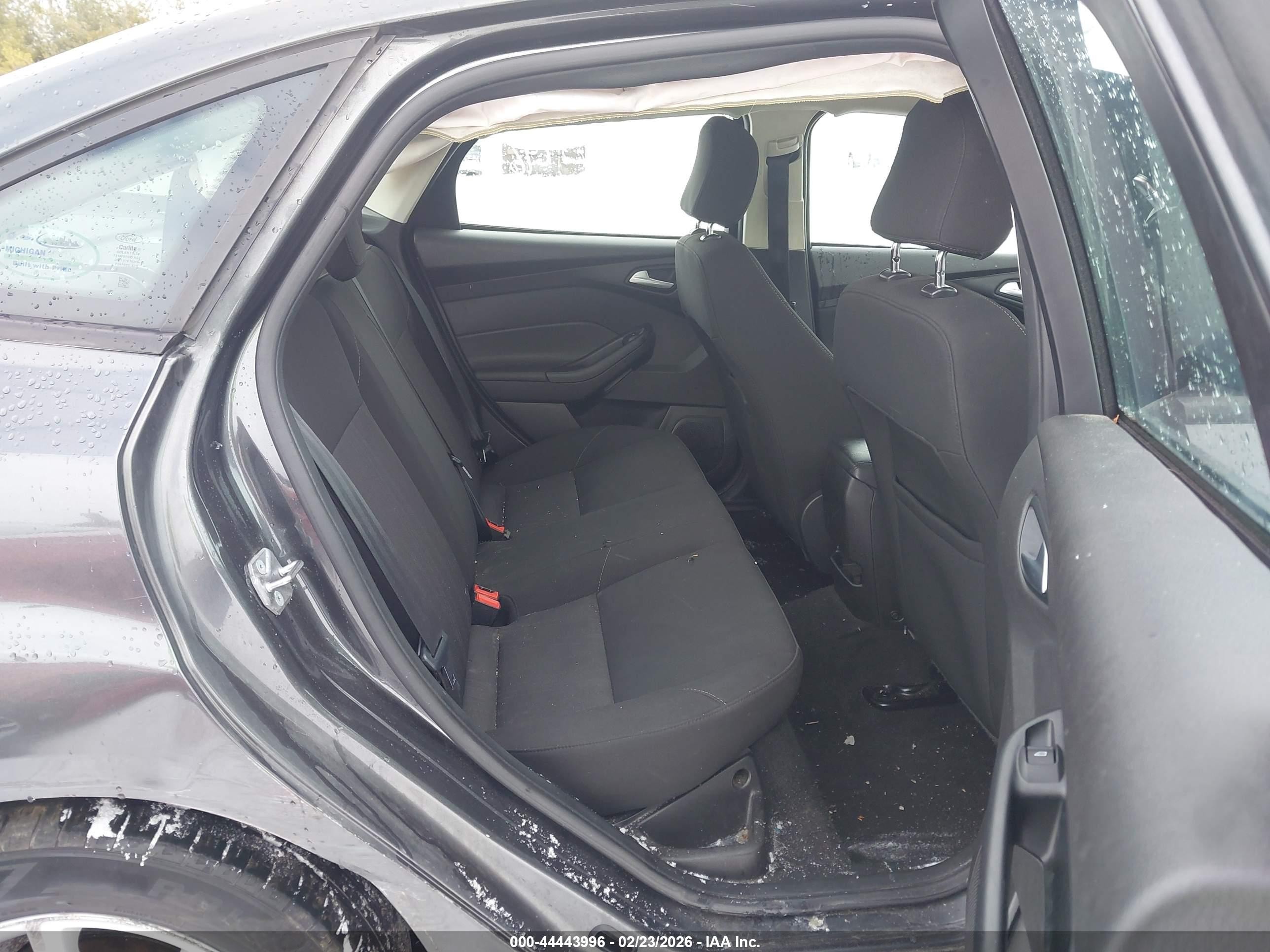 2017 Ford Focus Se Gray vin: 1FADP3F21HL288408