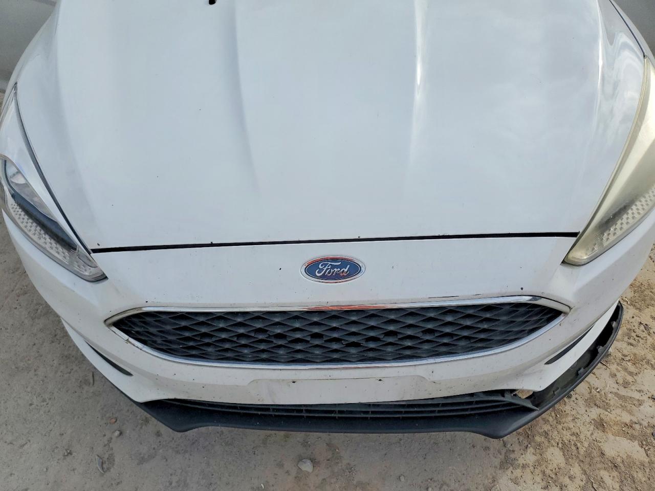 2017 Ford Focus Se Белый vin: 1FADP3F21HL312058