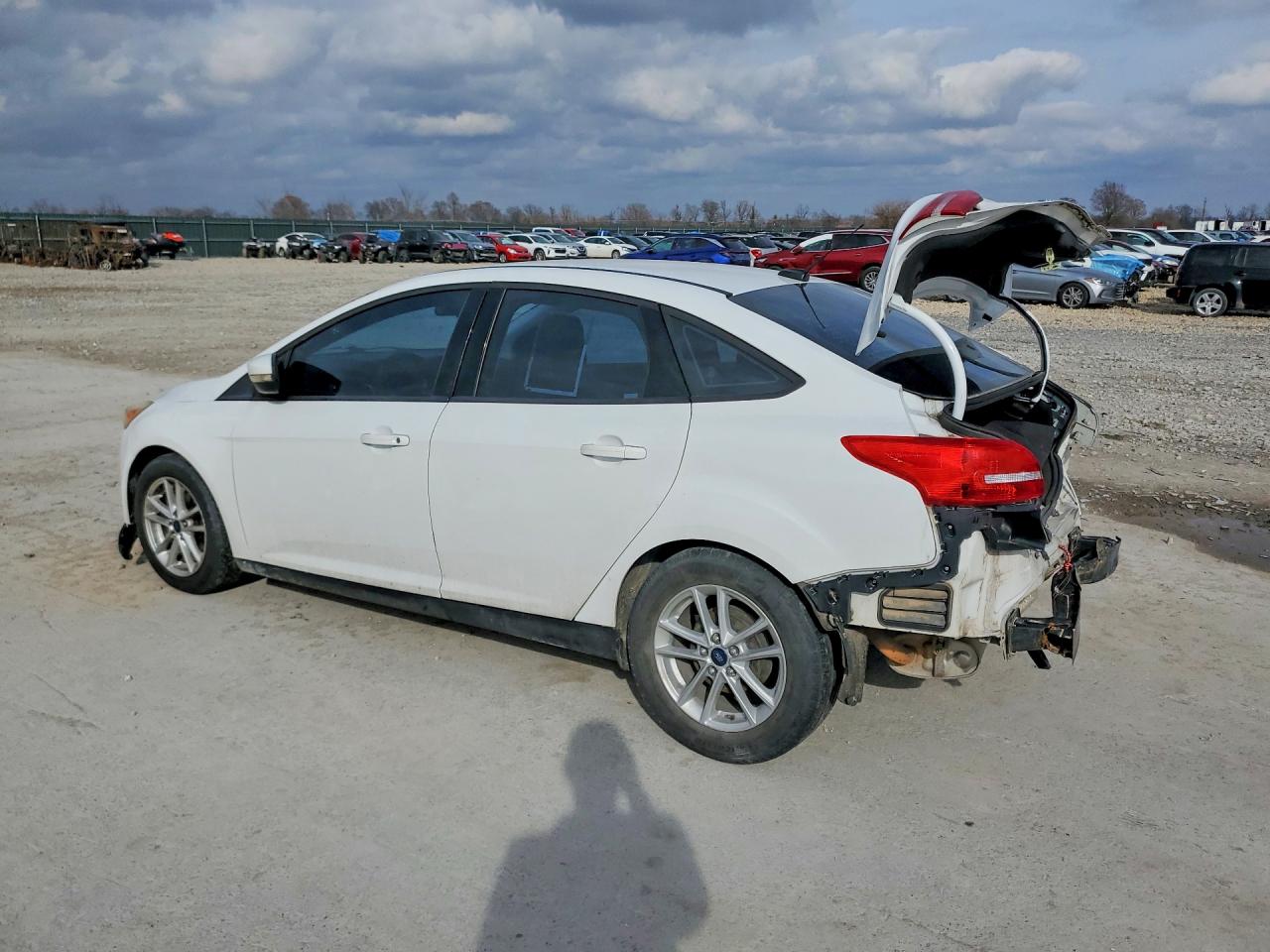 2017 Ford Focus Se Белый vin: 1FADP3F21HL312058