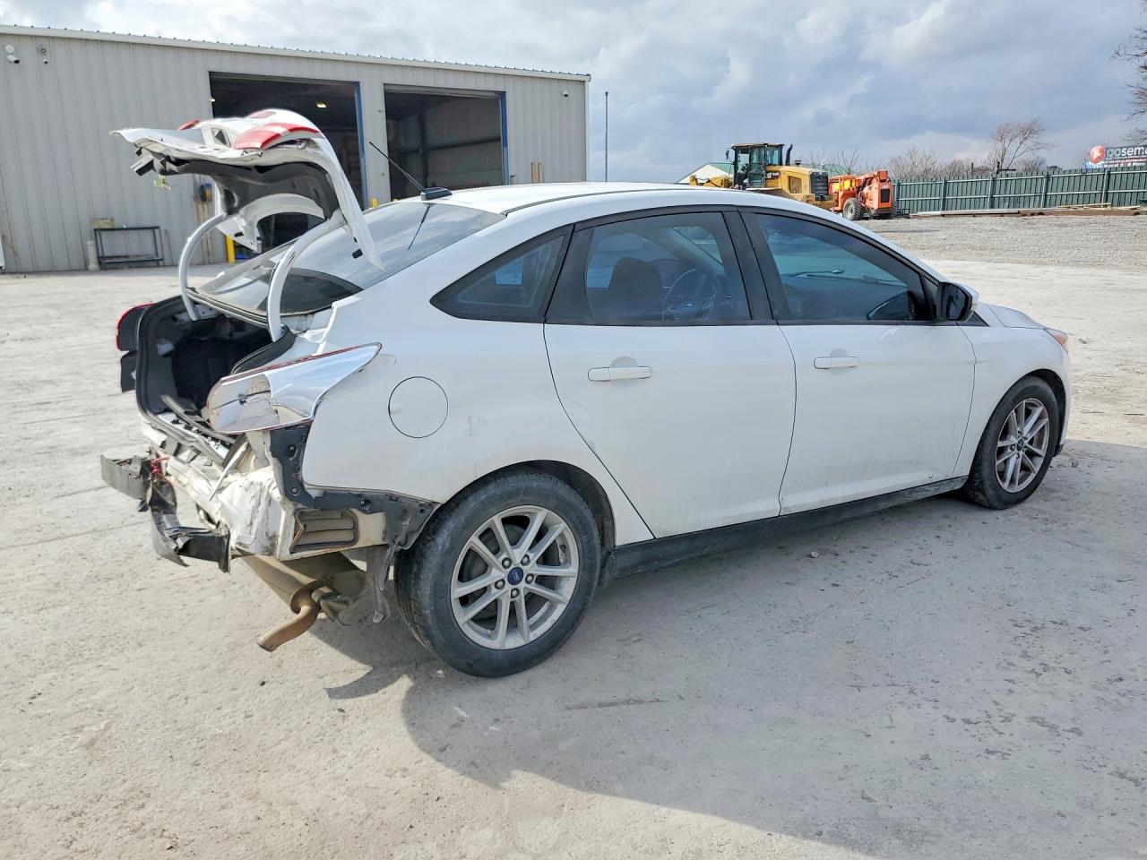 2017 Ford Focus Se Белый vin: 1FADP3F21HL312058