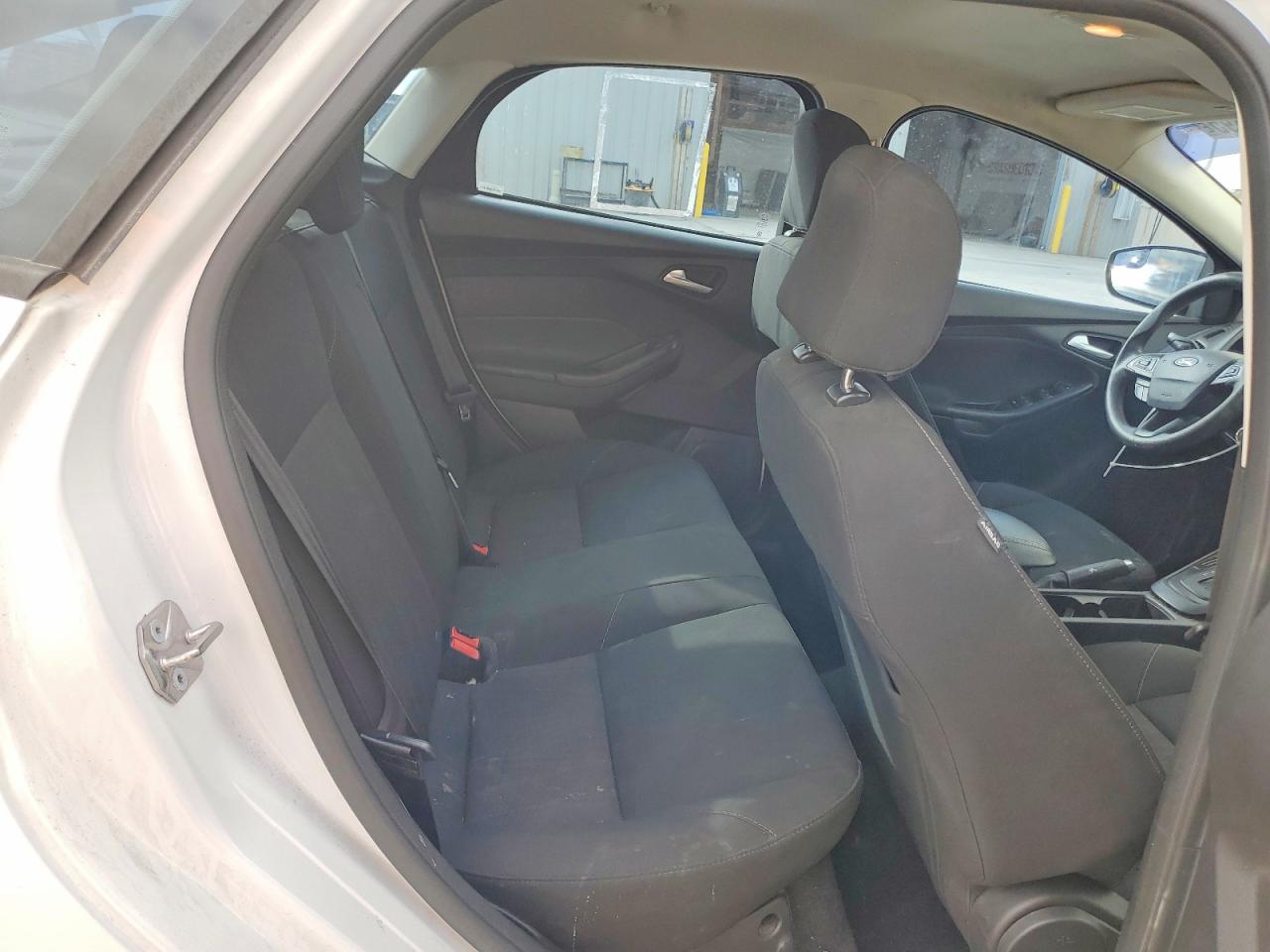 2017 Ford Focus Se Белый vin: 1FADP3F21HL312058