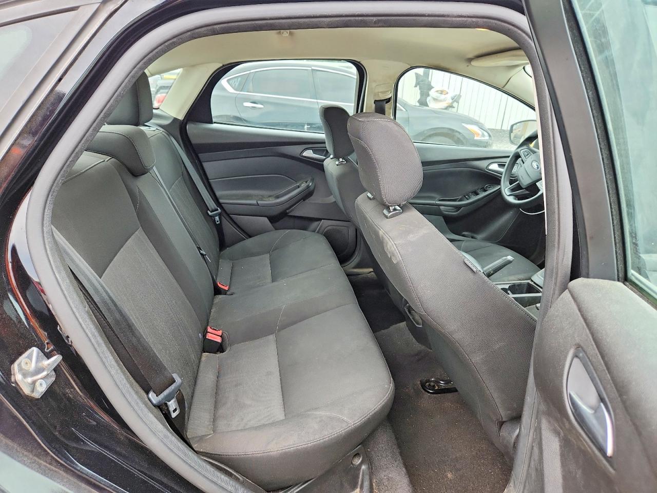 2018 Ford Focus Se Black vin: 1FADP3F21JL212340