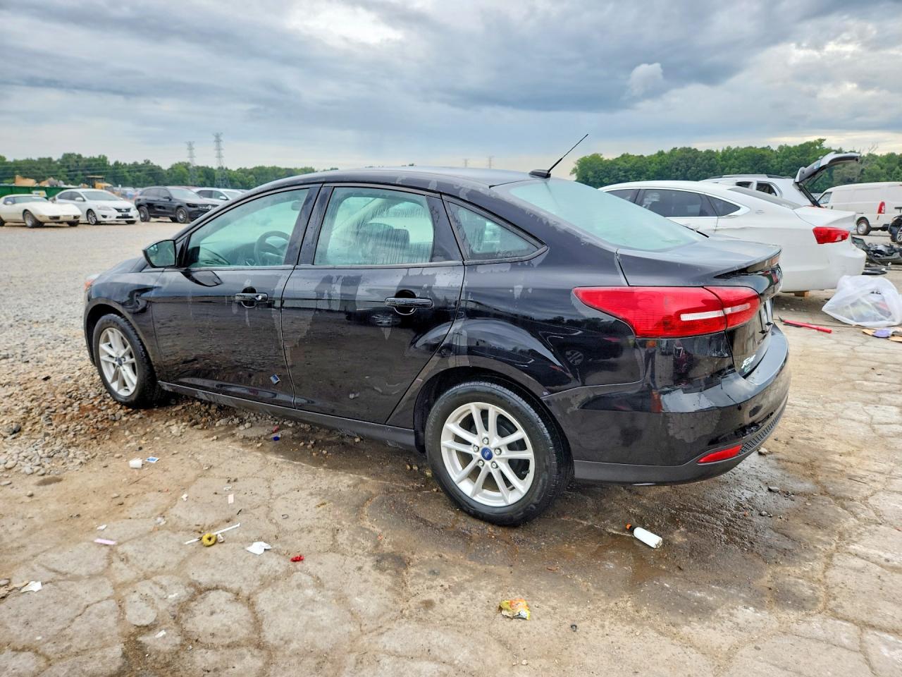 2018 Ford Focus Se Black vin: 1FADP3F21JL212340