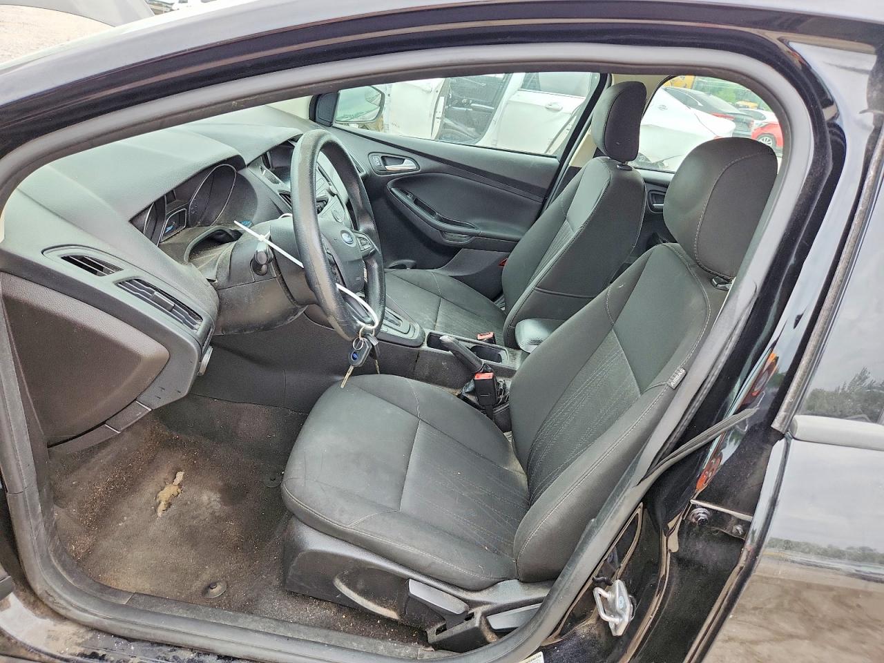 2018 Ford Focus Se Black vin: 1FADP3F21JL212340