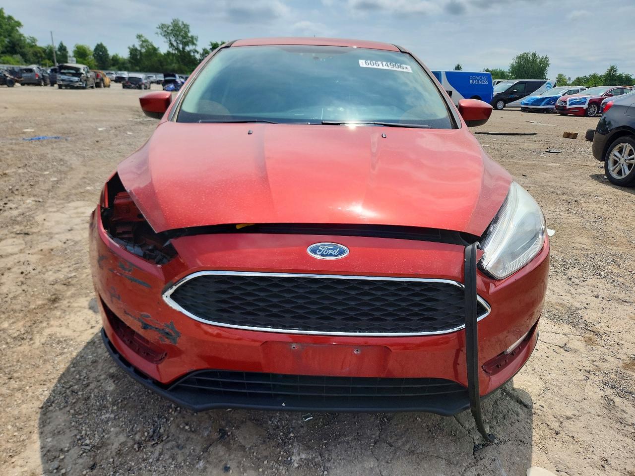 2018 Ford Focus Se Red vin: 1FADP3F21JL245919