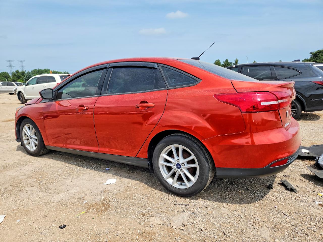 2018 Ford Focus Se Red vin: 1FADP3F21JL245919