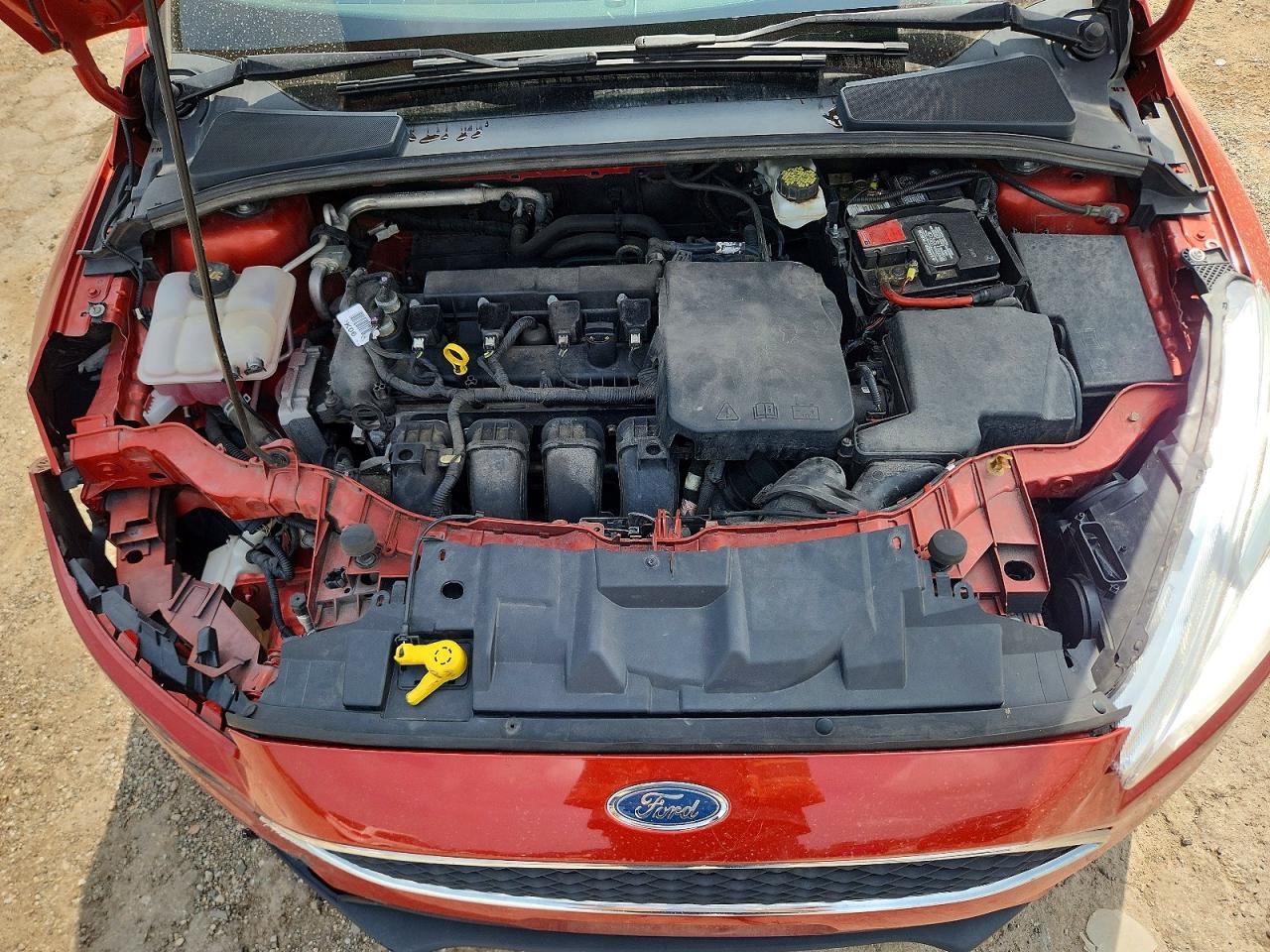 2018 Ford Focus Se Red vin: 1FADP3F21JL245919