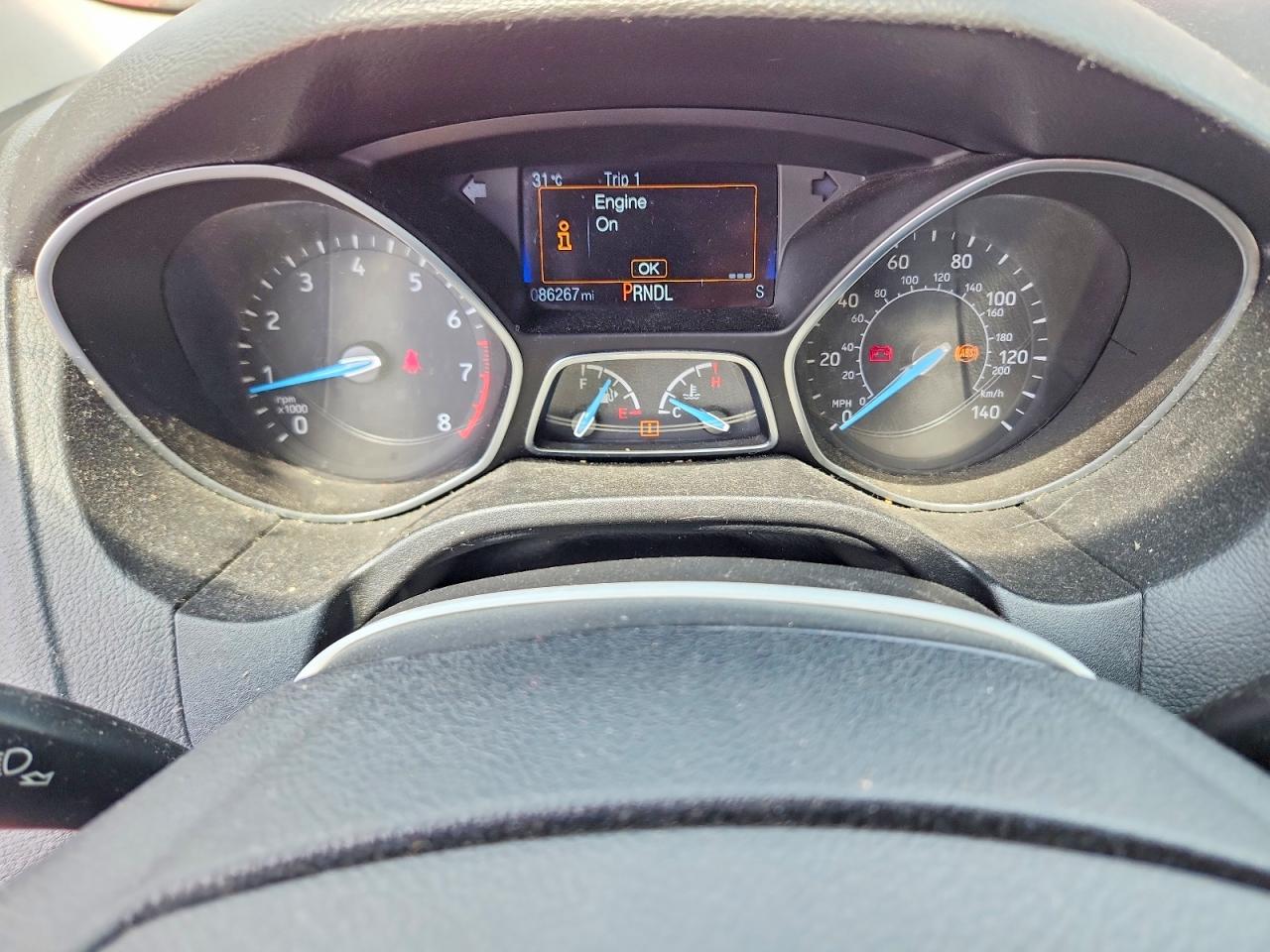 2018 Ford Focus Se Red vin: 1FADP3F21JL245919