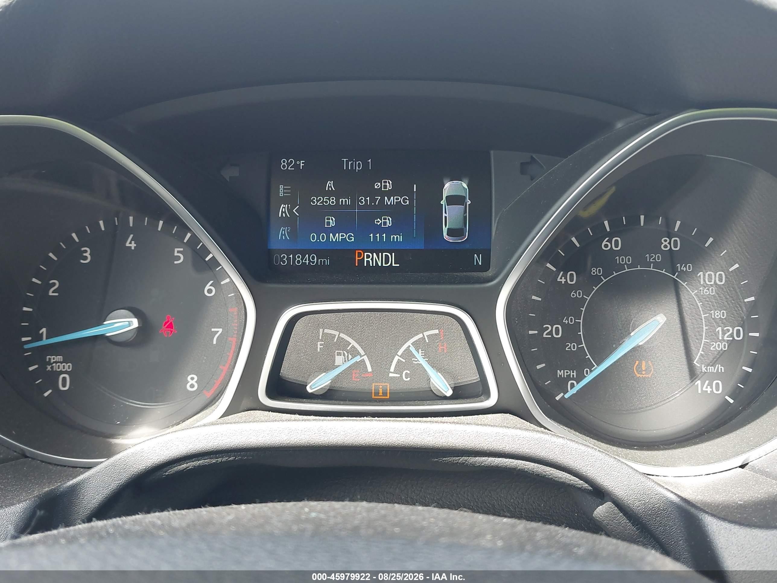 2018 Ford Focus Se Silver vin: 1FADP3F21JL328881