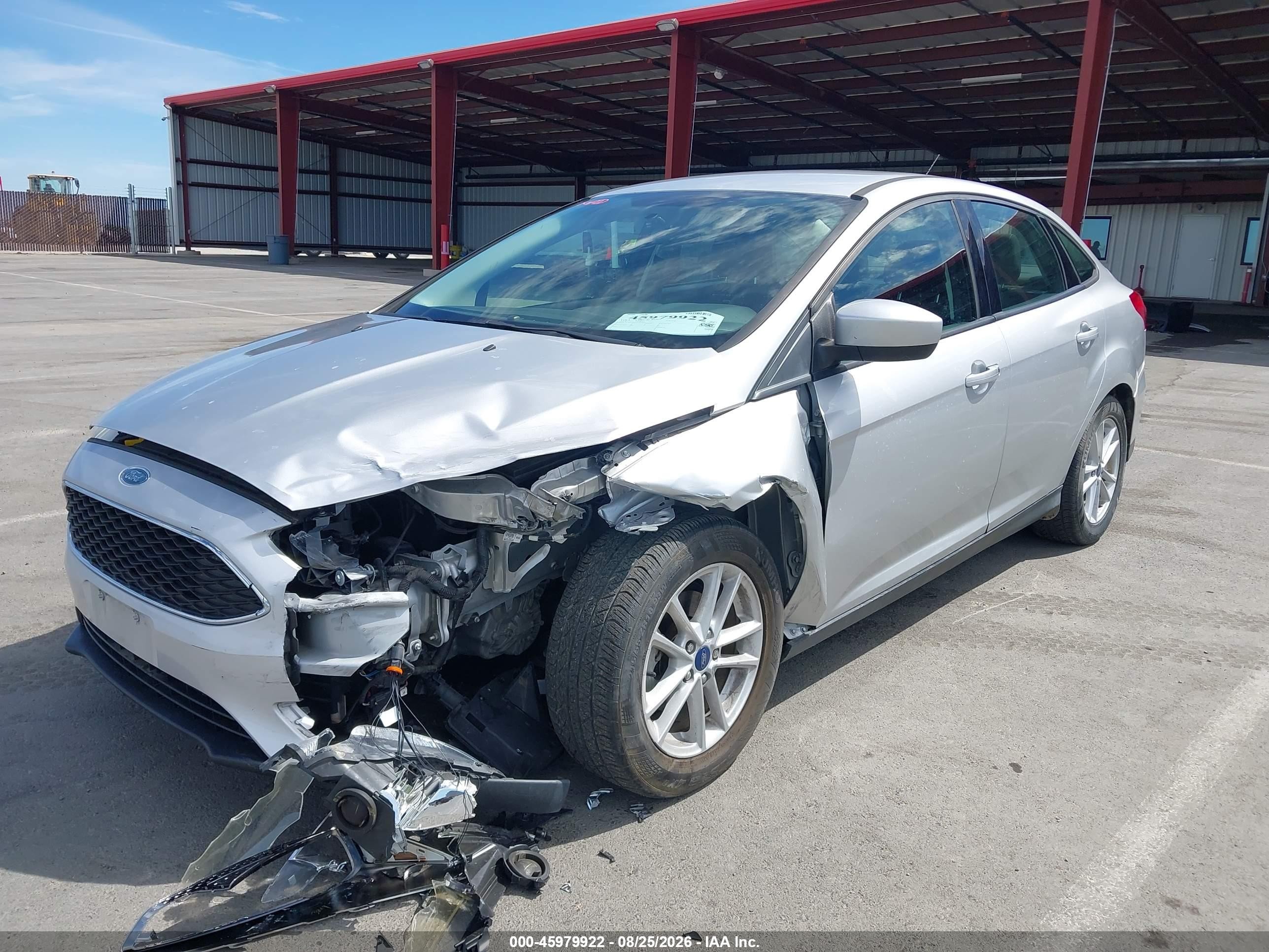 2018 Ford Focus Se Silver vin: 1FADP3F21JL328881
