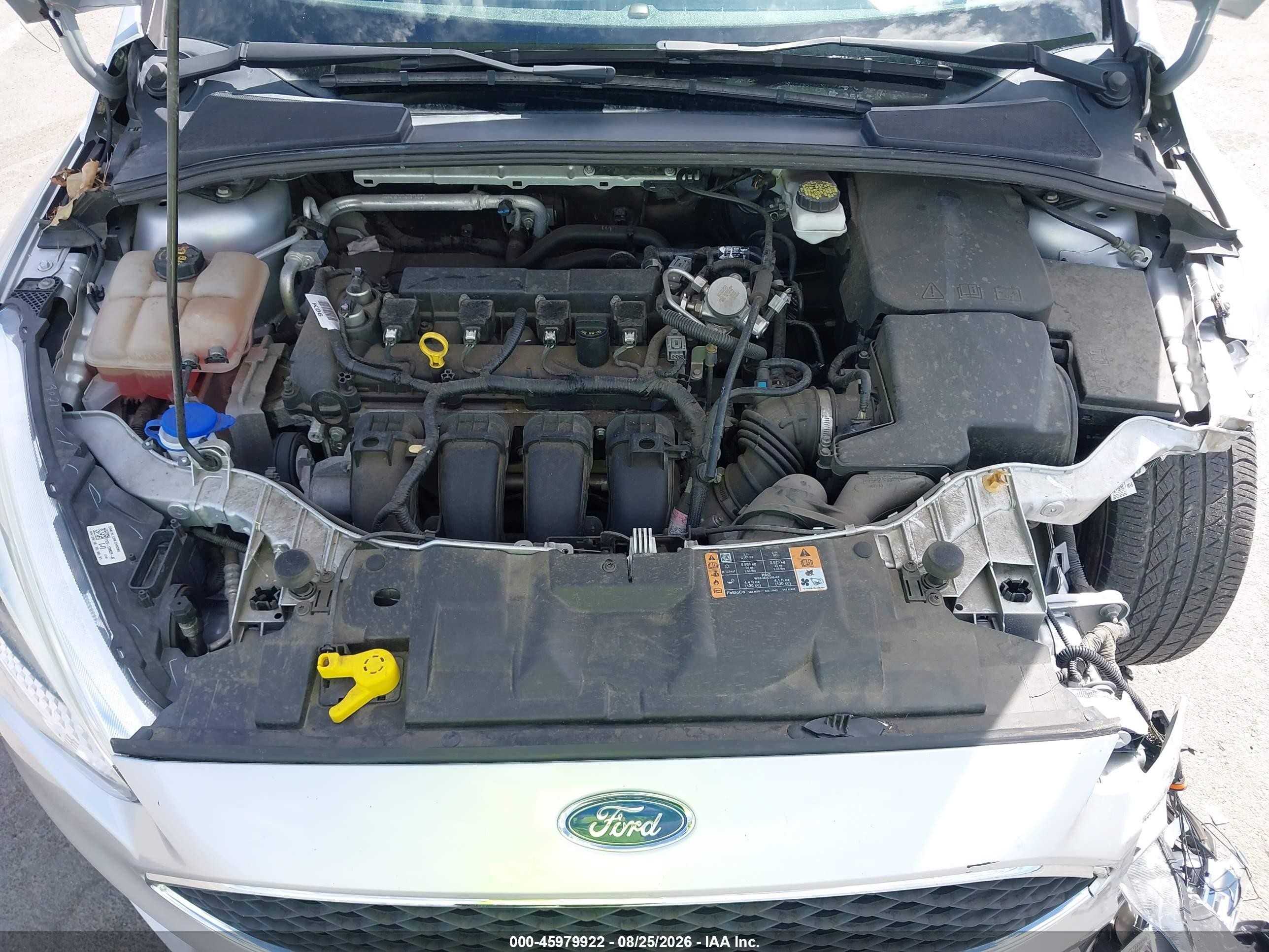 2018 Ford Focus Se Silver vin: 1FADP3F21JL328881