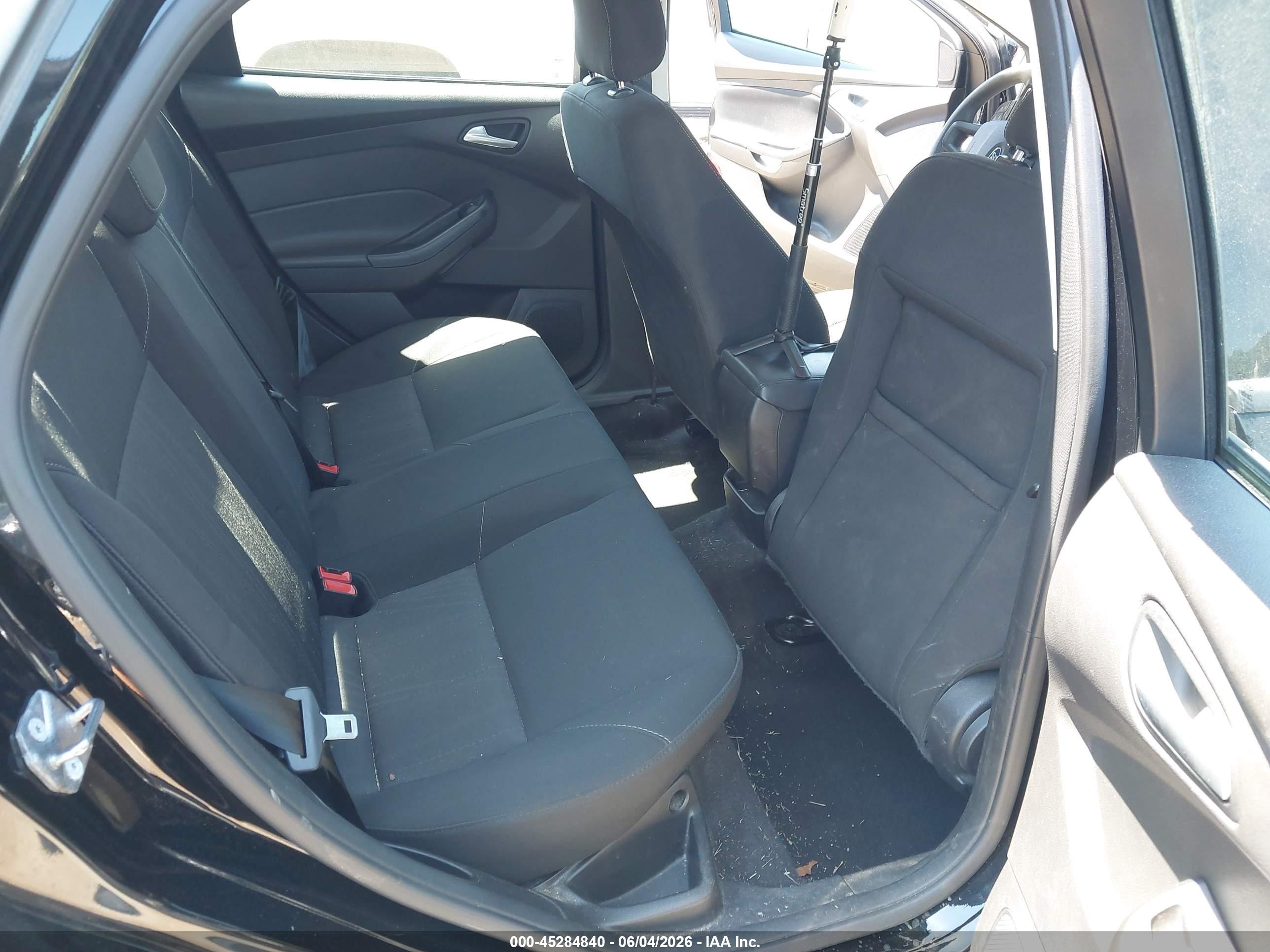 2018 Ford Focus Se Black vin: 1FADP3F21JL332252