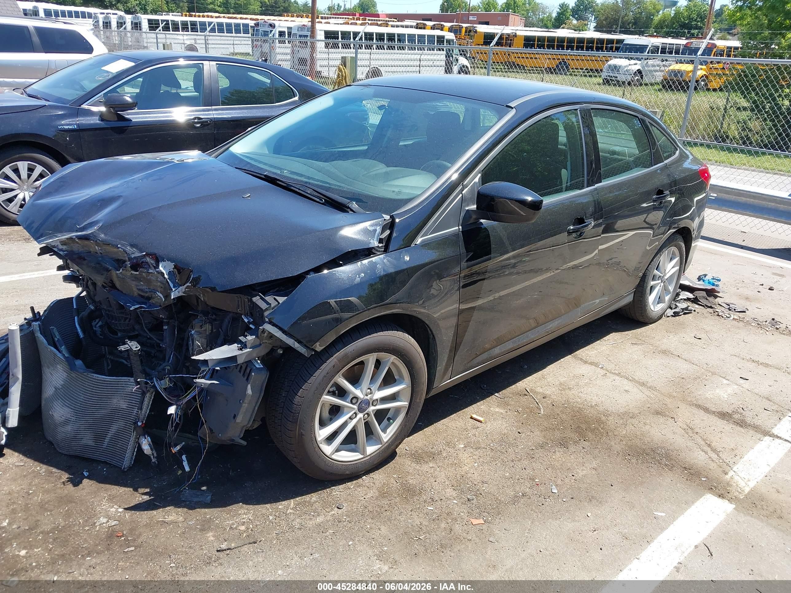 2018 Ford Focus Se Black vin: 1FADP3F21JL332252
