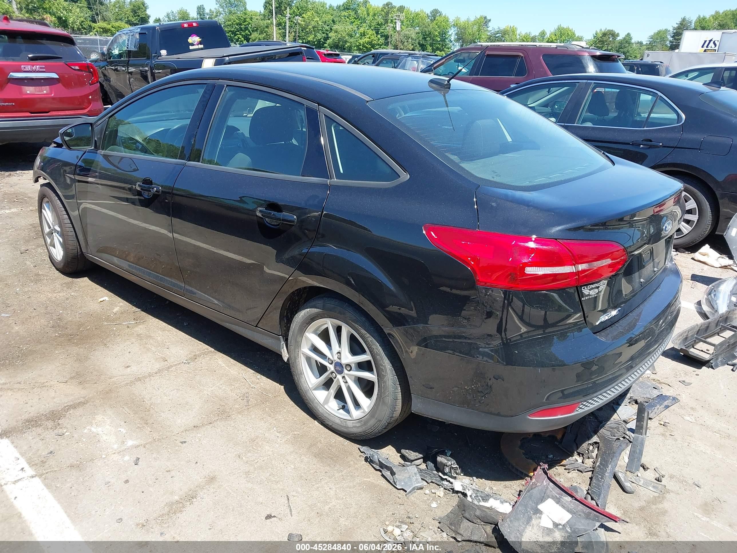 2018 Ford Focus Se Black vin: 1FADP3F21JL332252