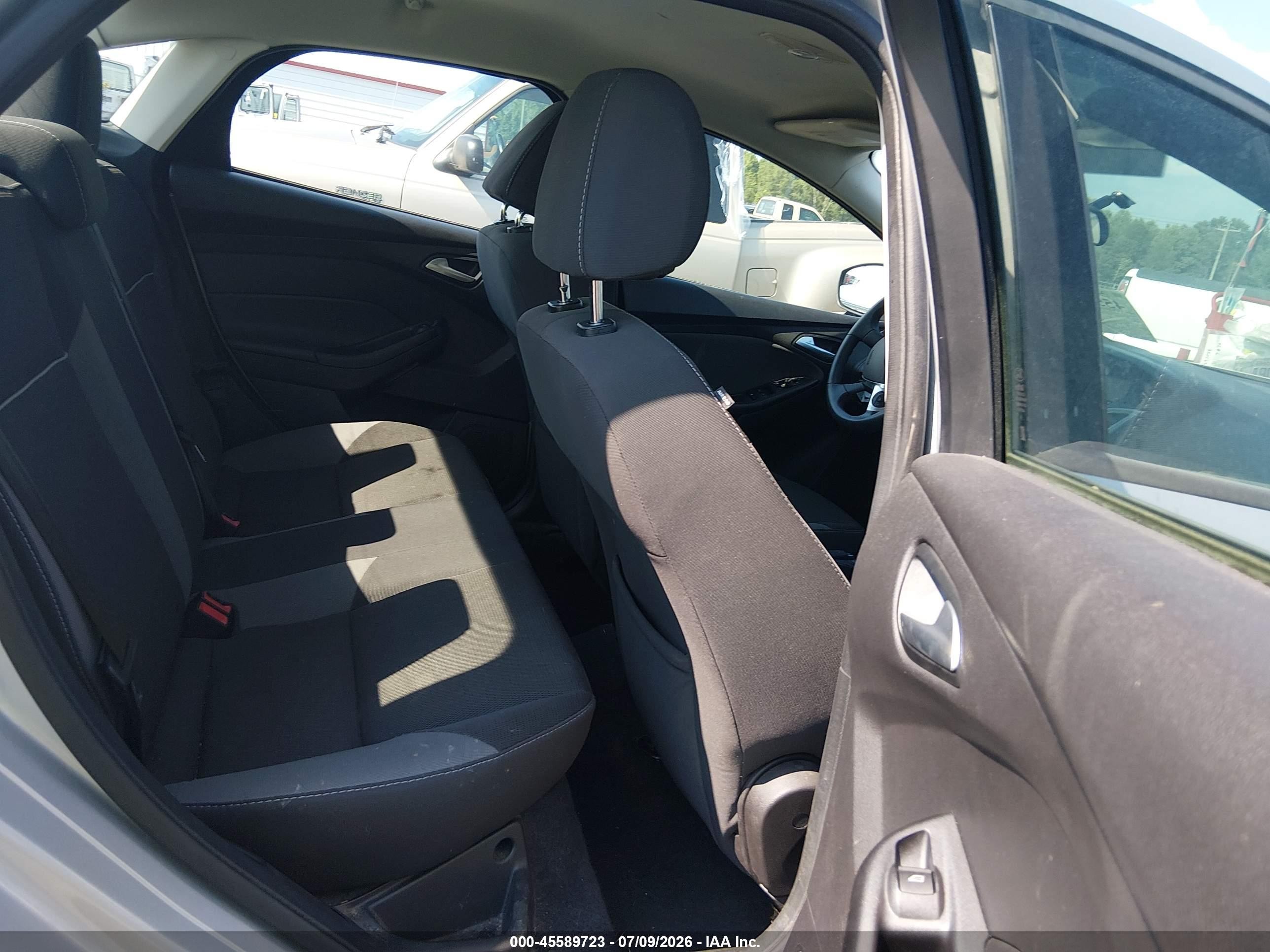 2013 Ford Focus Se Серебряный vin: 1FADP3F22DL193642