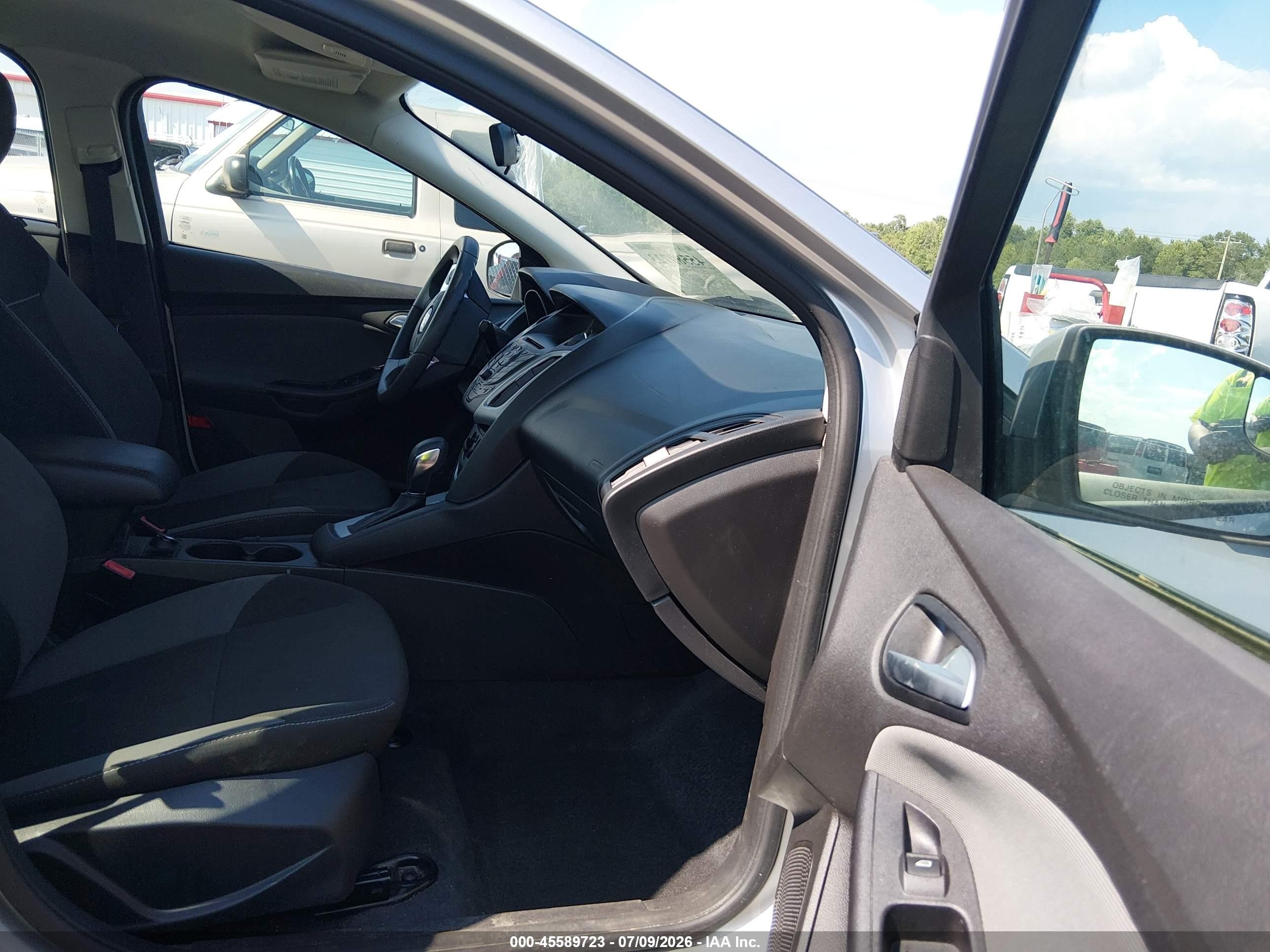 2013 Ford Focus Se Серебряный vin: 1FADP3F22DL193642