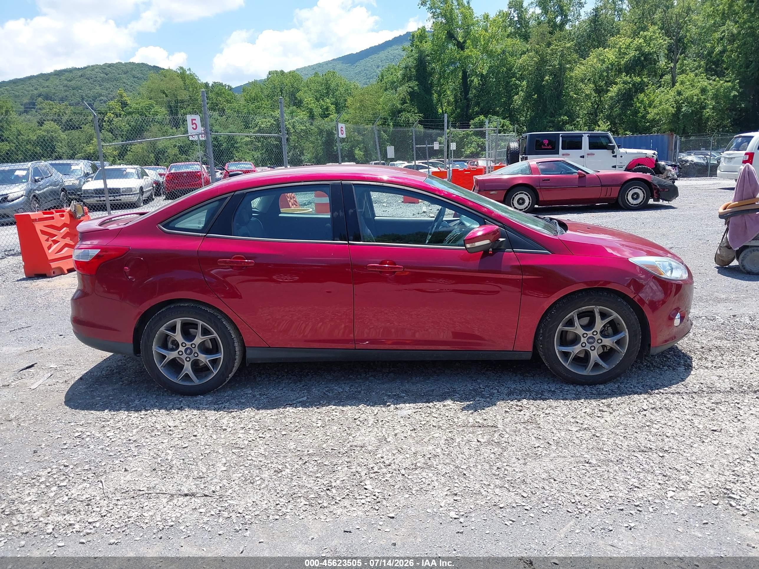 2013 Ford Focus Se Maroon vin: 1FADP3F22DL208138