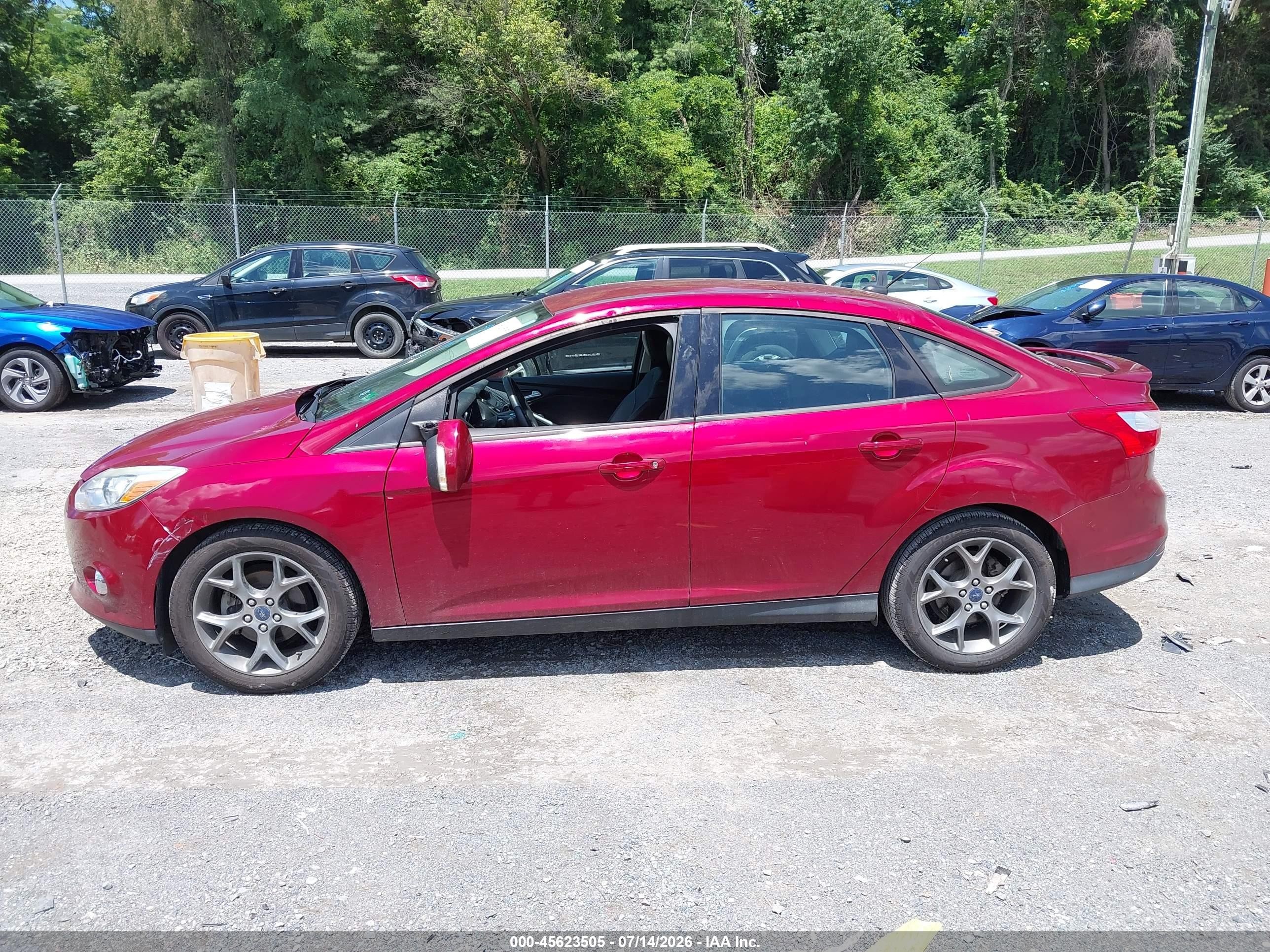 2013 Ford Focus Se Maroon vin: 1FADP3F22DL208138