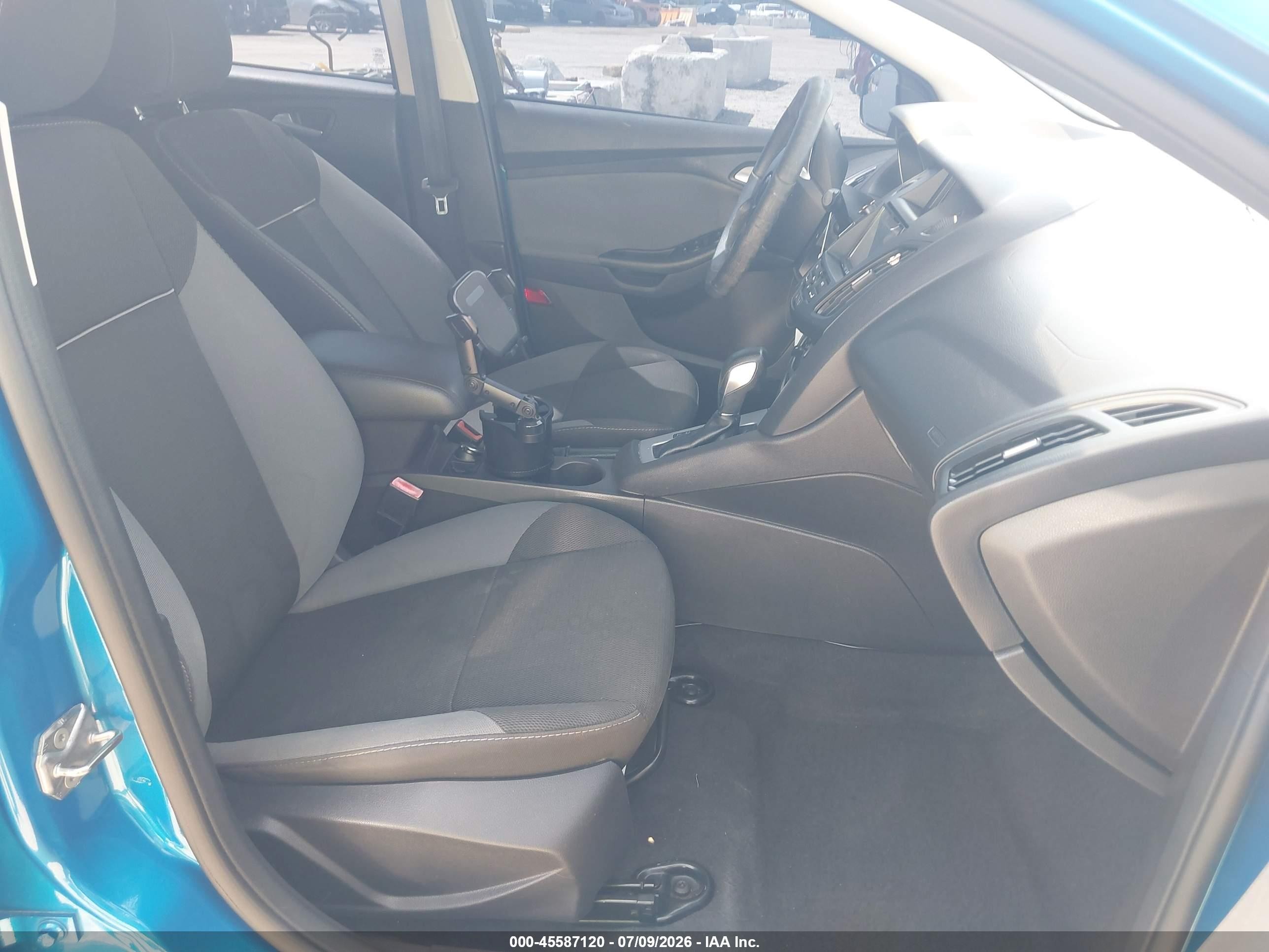 2013 Ford Focus Se Blue vin: 1FADP3F22DL270817