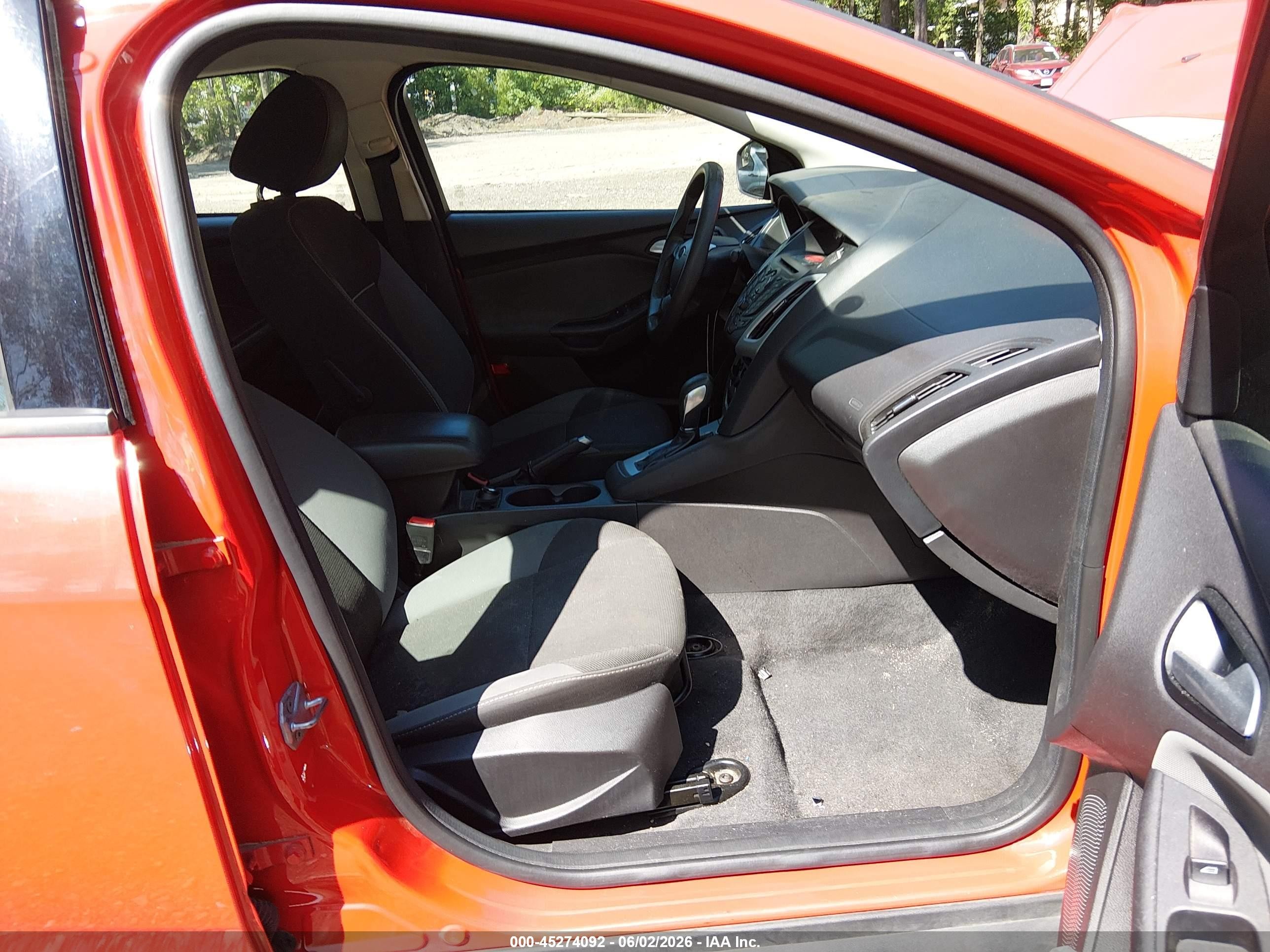 2014 Ford Focus Se Красный vin: 1FADP3F22EL119090