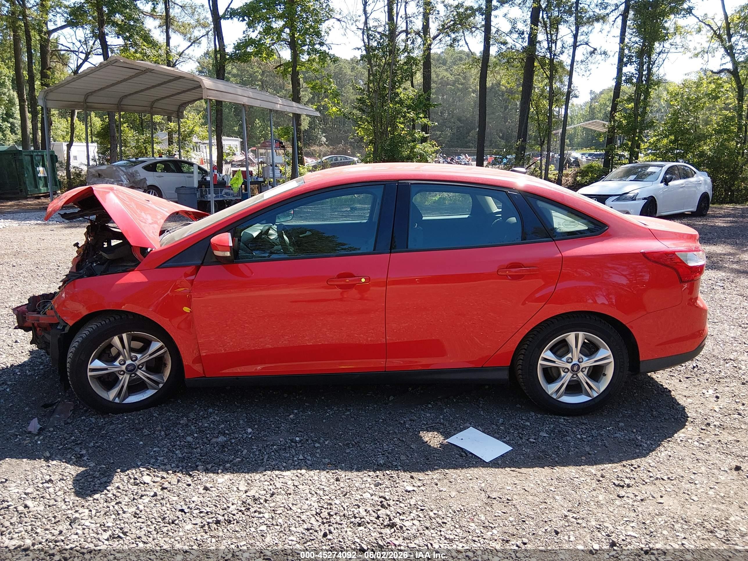 2014 Ford Focus Se Красный vin: 1FADP3F22EL119090