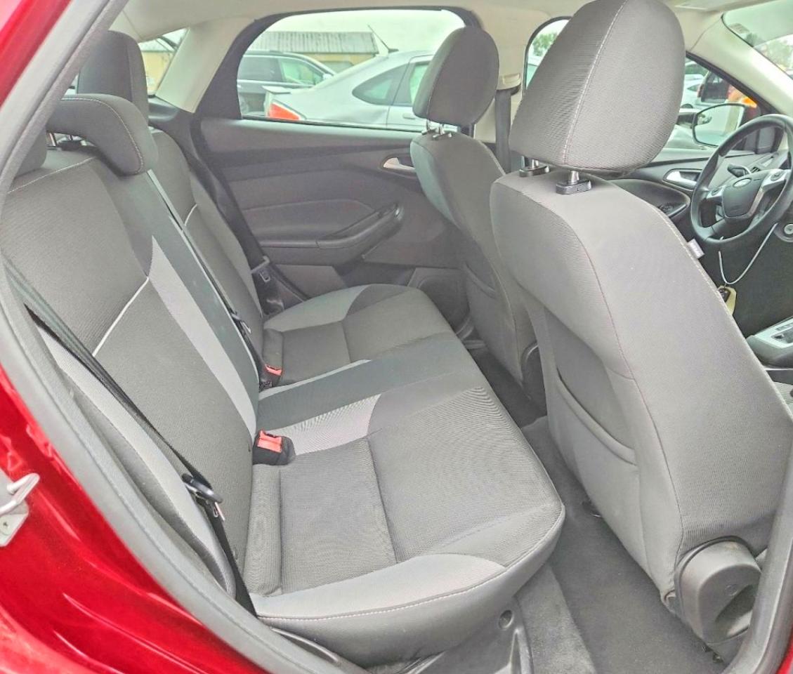 2014 Ford Focus Se Red vin: 1FADP3F22EL160321
