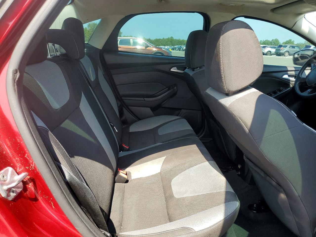 2014 Ford Focus Se Red vin: 1FADP3F22EL203944