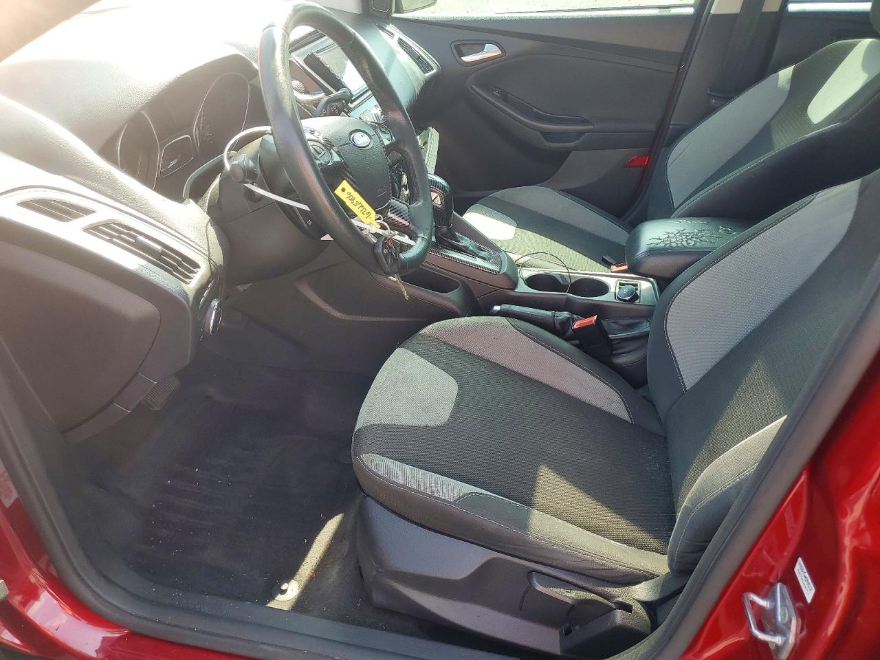 2014 Ford Focus Se Red vin: 1FADP3F22EL203944
