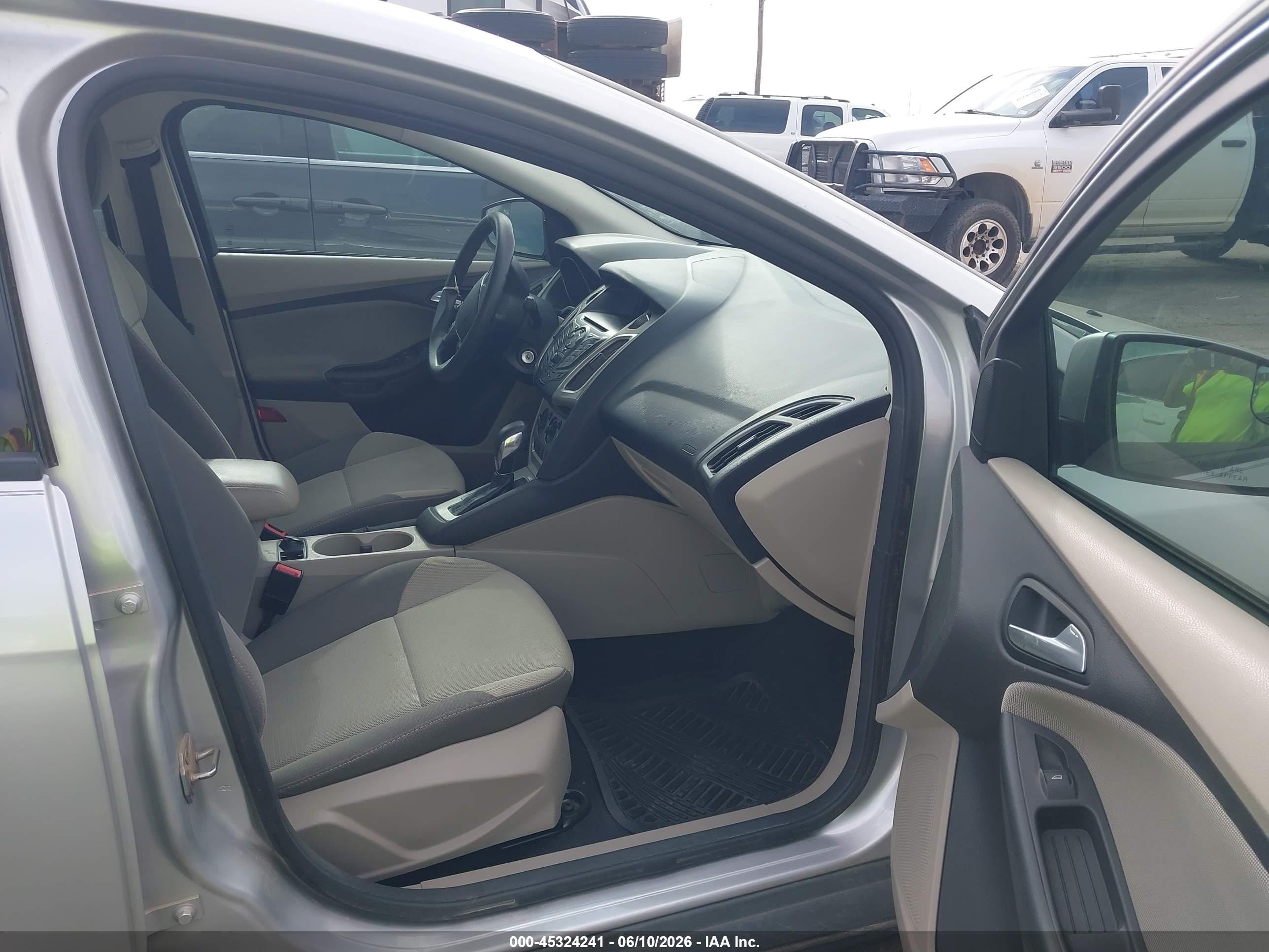 2014 Ford Focus Se Silver vin: 1FADP3F22EL218430