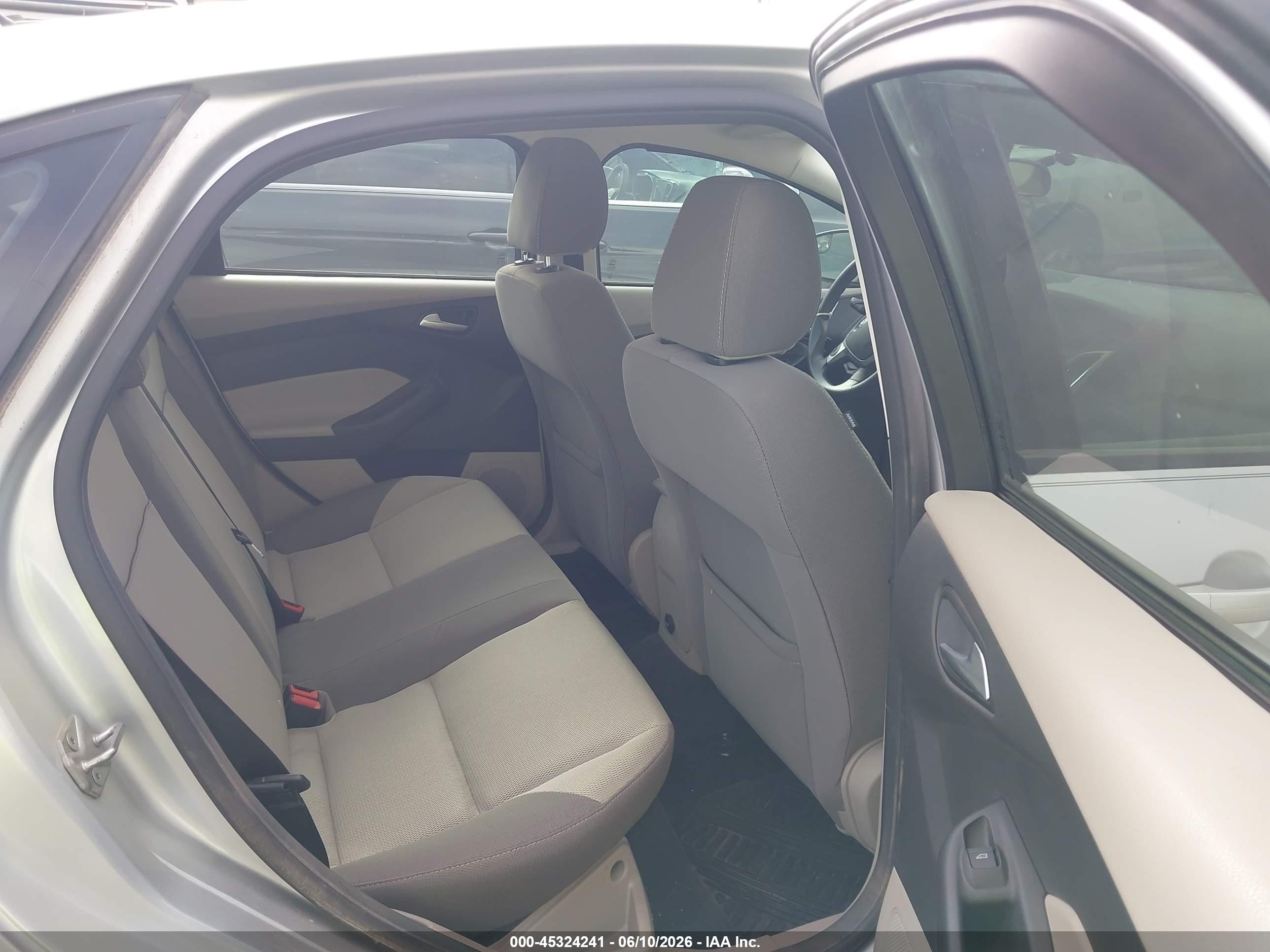 2014 Ford Focus Se Silver vin: 1FADP3F22EL218430