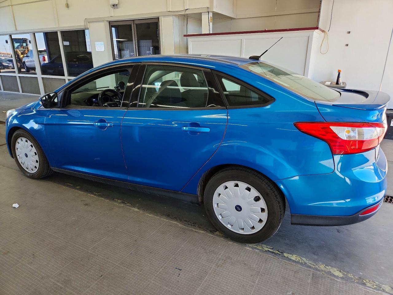 2014 Ford Focus Se Blue vin: 1FADP3F22EL219741
