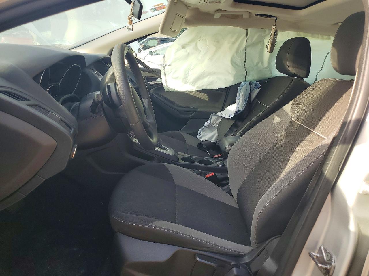 2014 Ford Focus Se Silver vin: 1FADP3F22EL221747