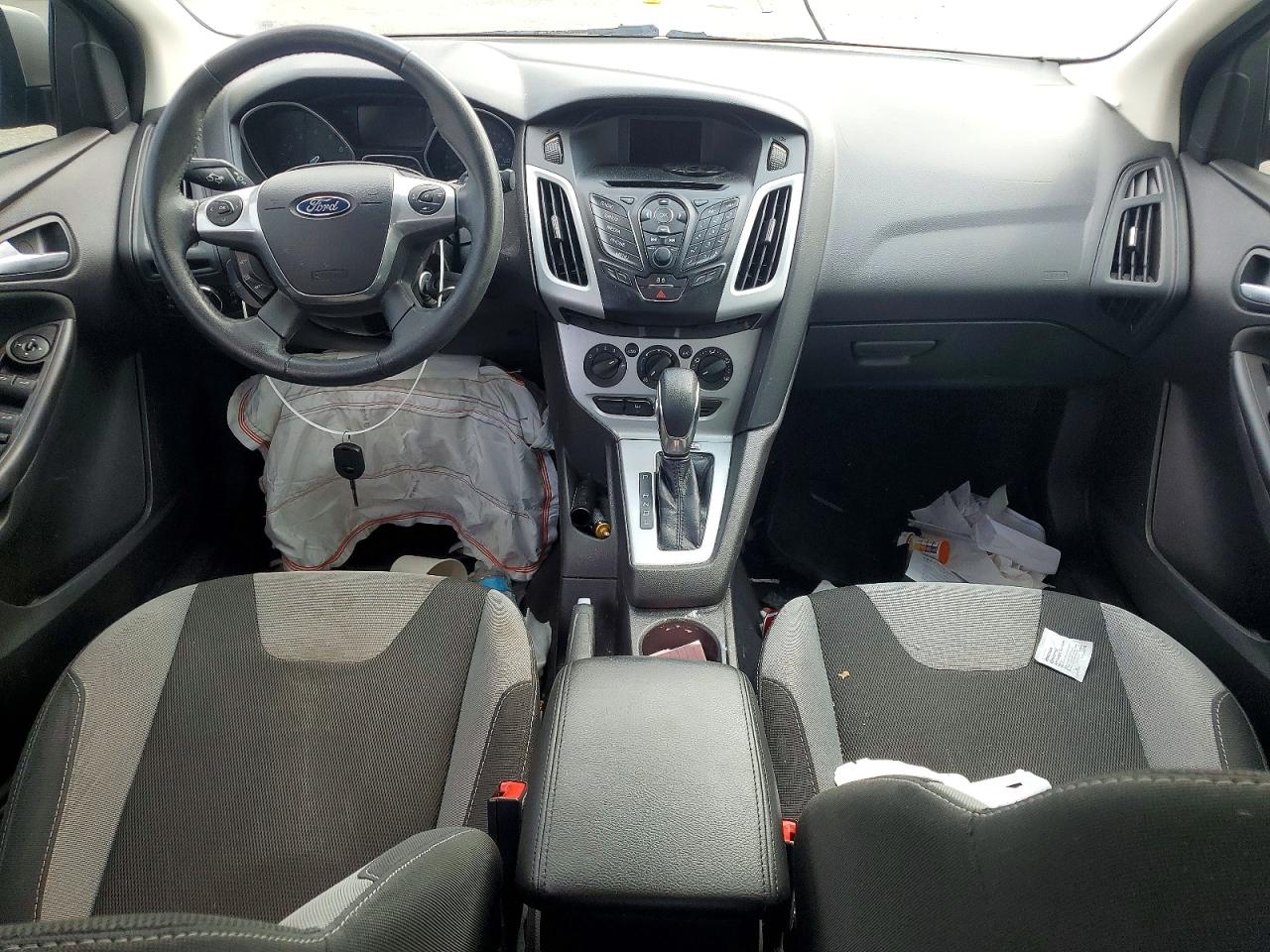 2014 Ford Focus Se Серебряный vin: 1FADP3F22EL227080