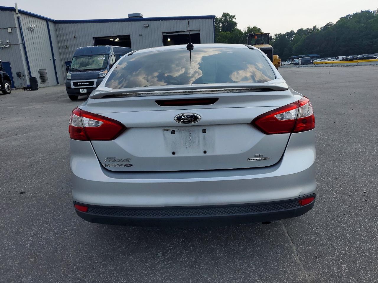 2014 Ford Focus Se Серебряный vin: 1FADP3F22EL227080