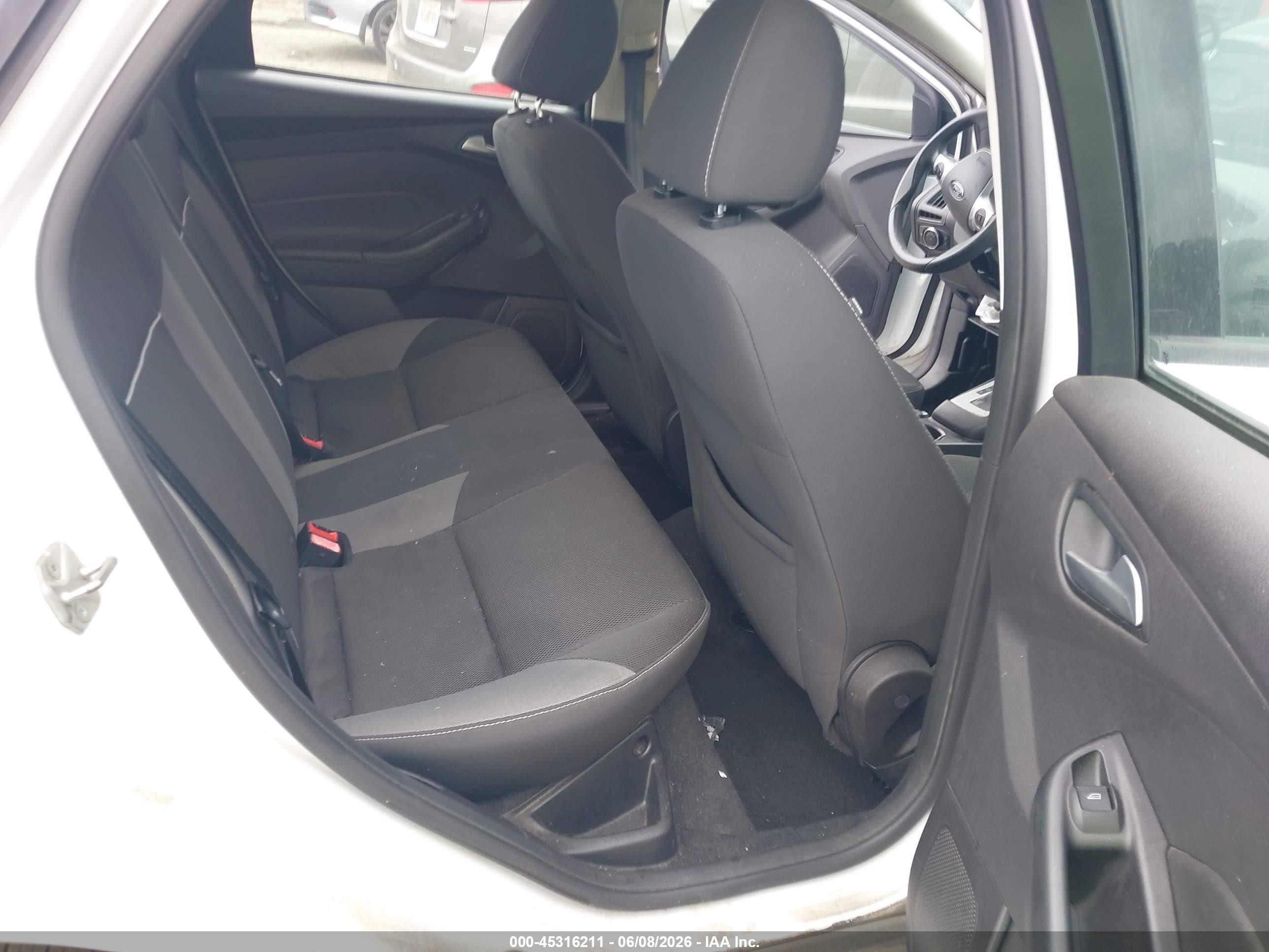 2014 Ford Focus Se White vin: 1FADP3F22EL243845