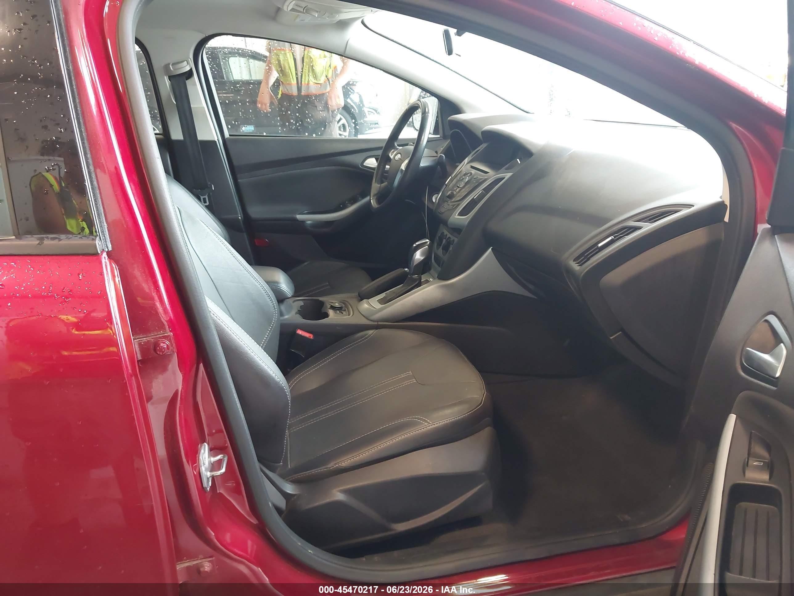 2014 Ford Focus Se Red vin: 1FADP3F22EL244509