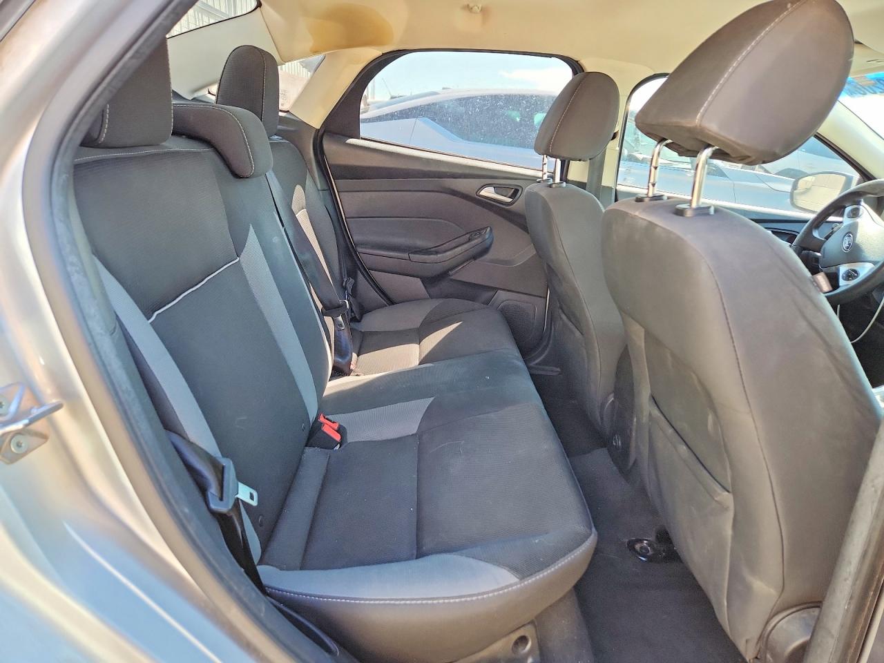 2014 Ford Focus Se Silver vin: 1FADP3F22EL254019
