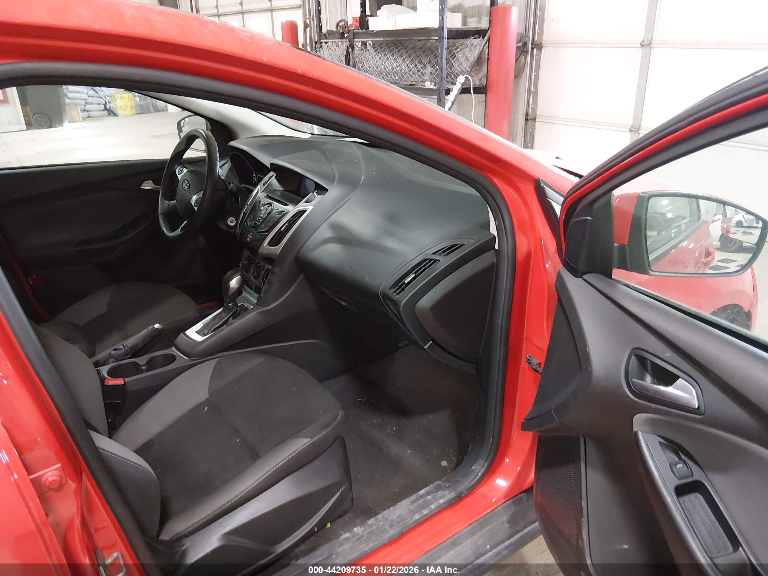 2014 Ford Focus Se Red vin: 1FADP3F22EL272553