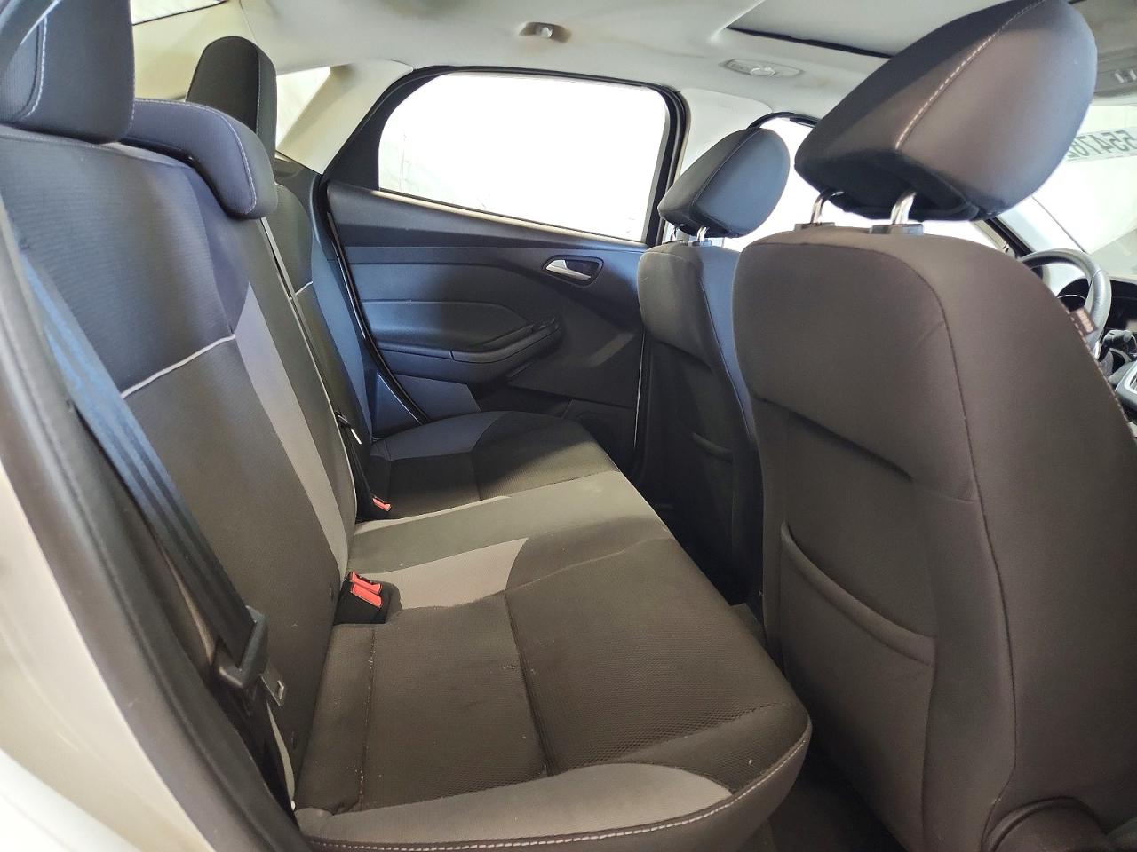 2014 Ford Focus Se White vin: 1FADP3F22EL274965