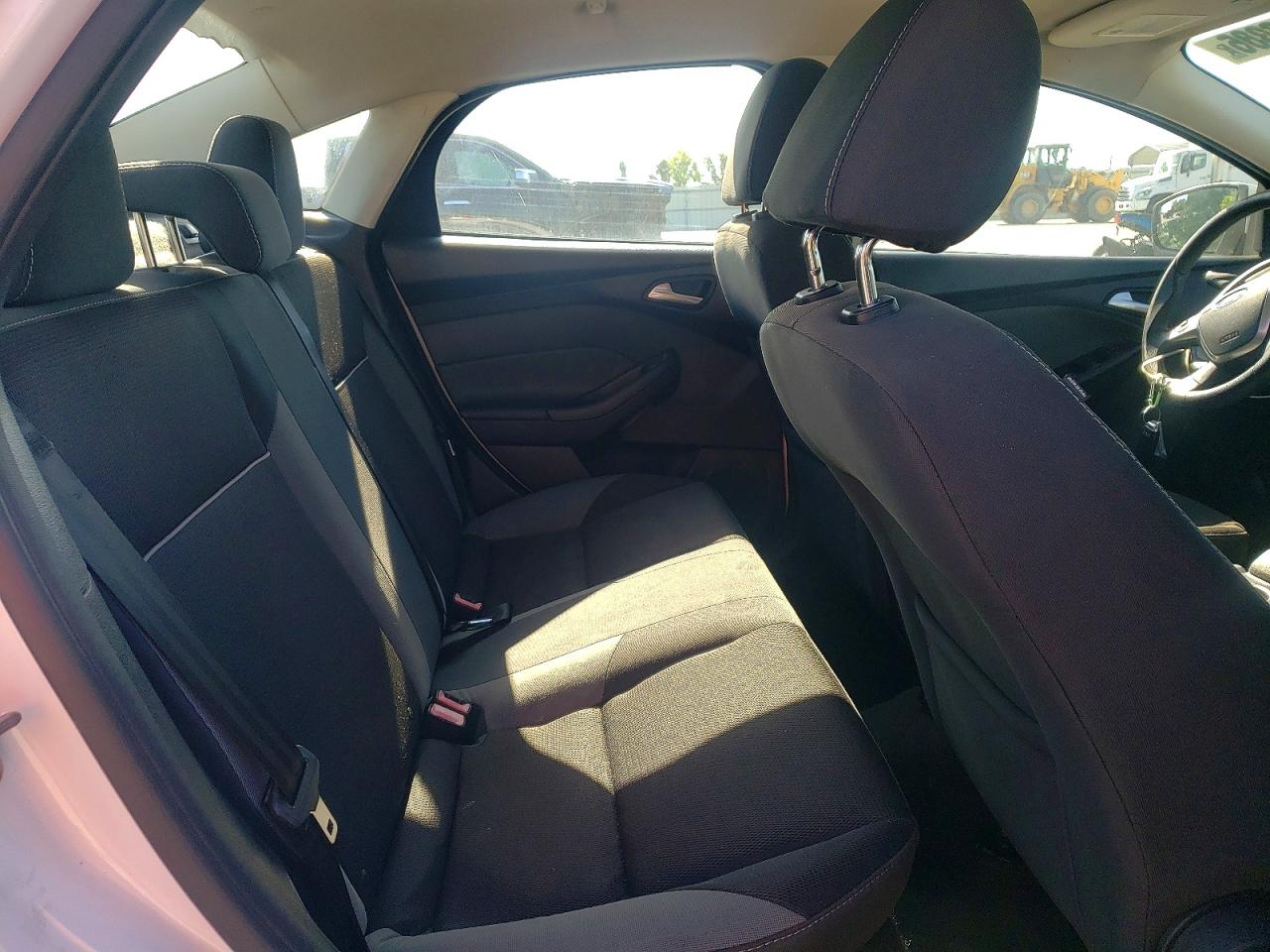 2014 Ford Focus Se White vin: 1FADP3F22EL324778