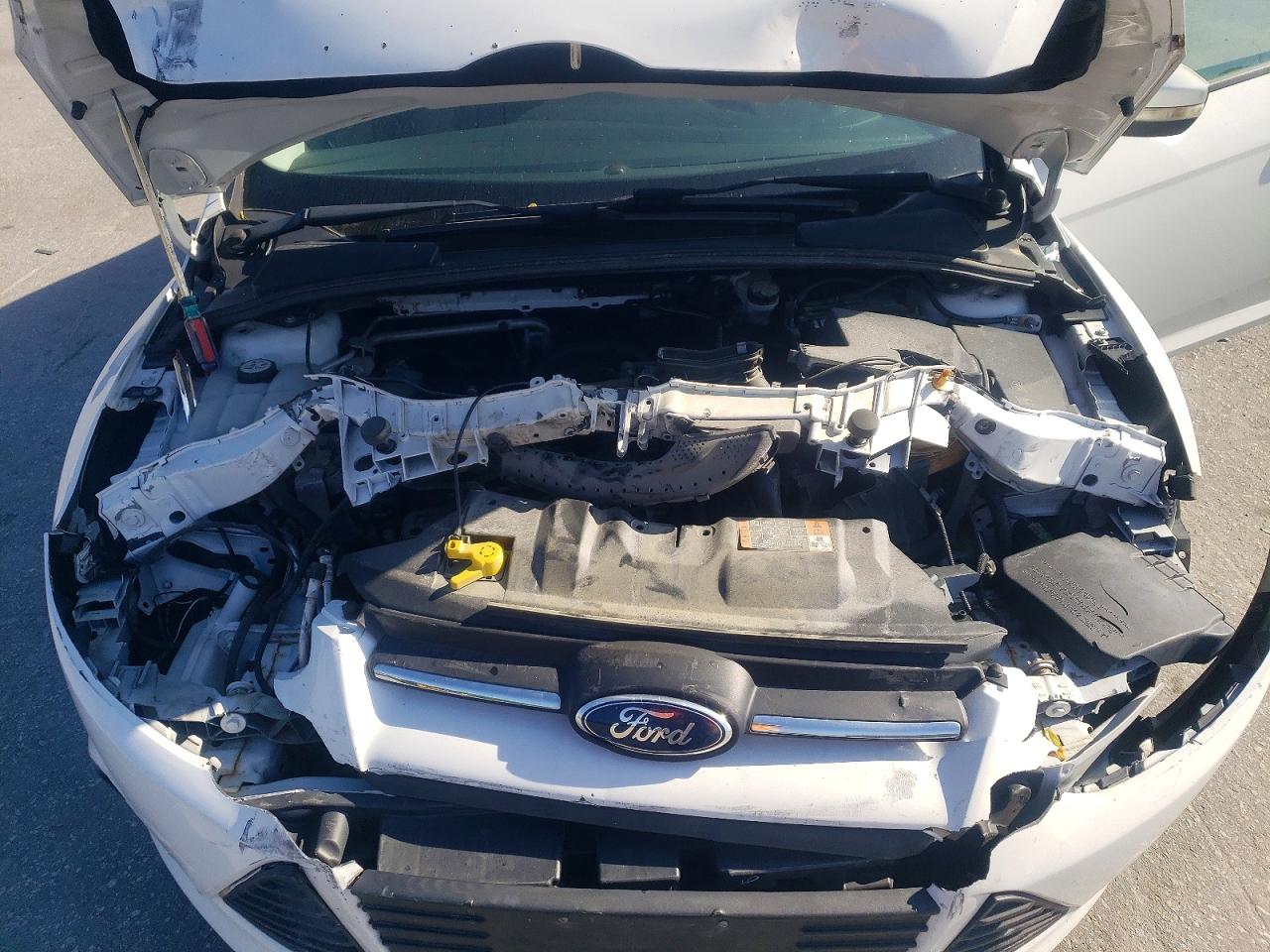 2014 Ford Focus Se White vin: 1FADP3F22EL324778