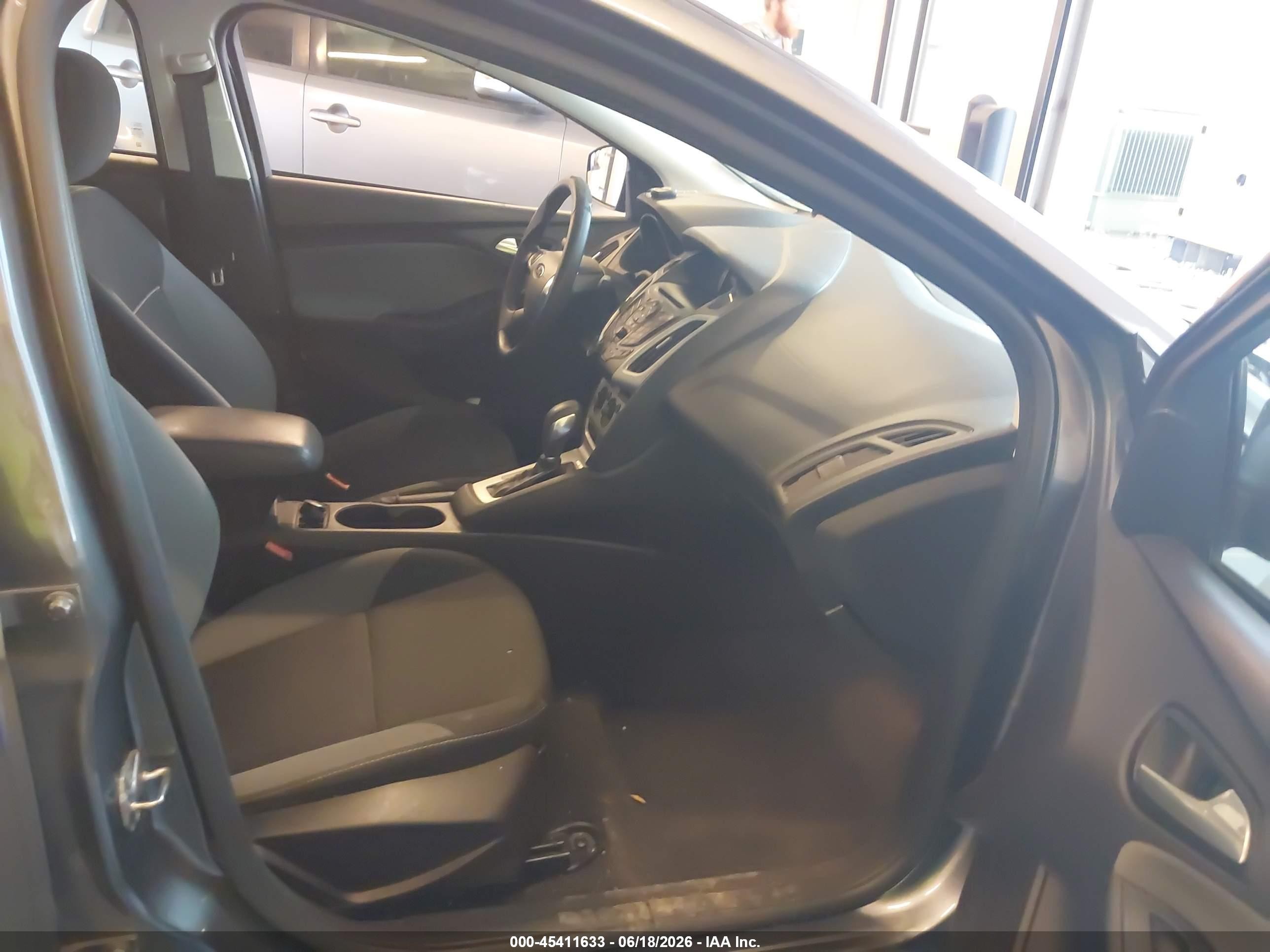 2014 Ford Focus Se Gray vin: 1FADP3F22EL334050