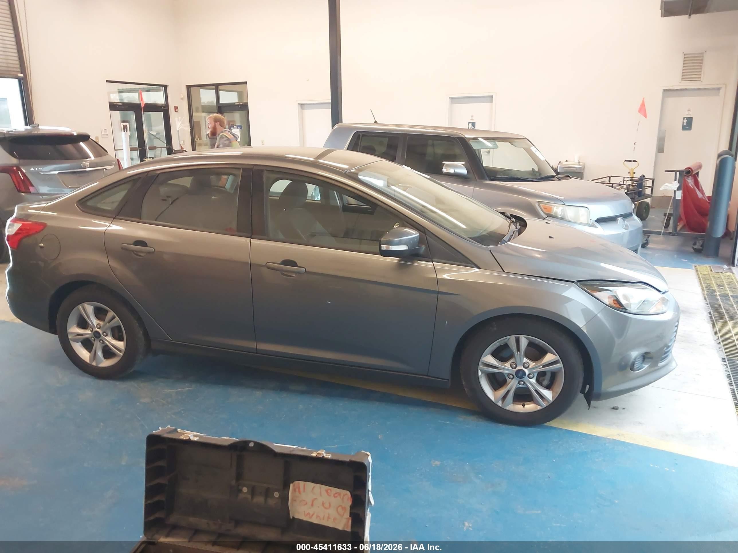 2014 Ford Focus Se Gray vin: 1FADP3F22EL334050