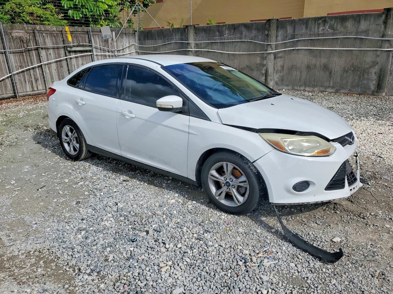 2014 Ford Focus Se White vin: 1FADP3F22EL336753
