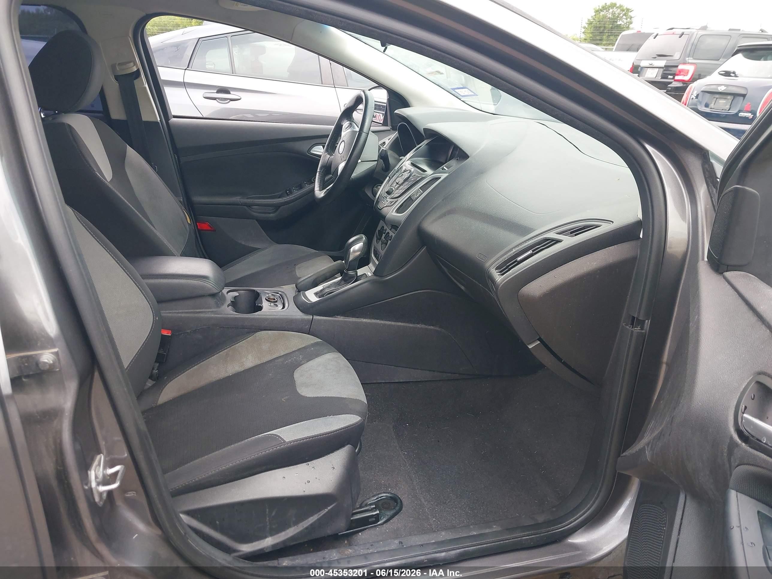 2014 Ford Focus Se Gray vin: 1FADP3F22EL340835