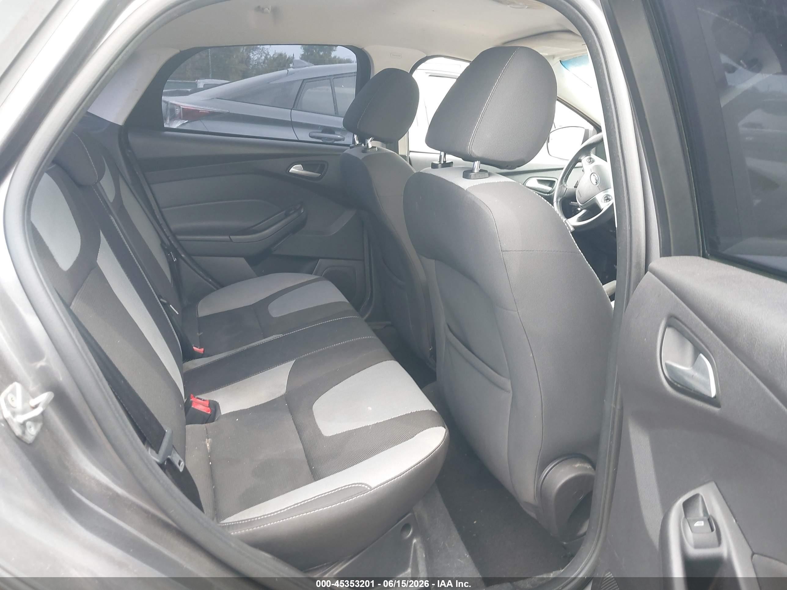 2014 Ford Focus Se Gray vin: 1FADP3F22EL340835