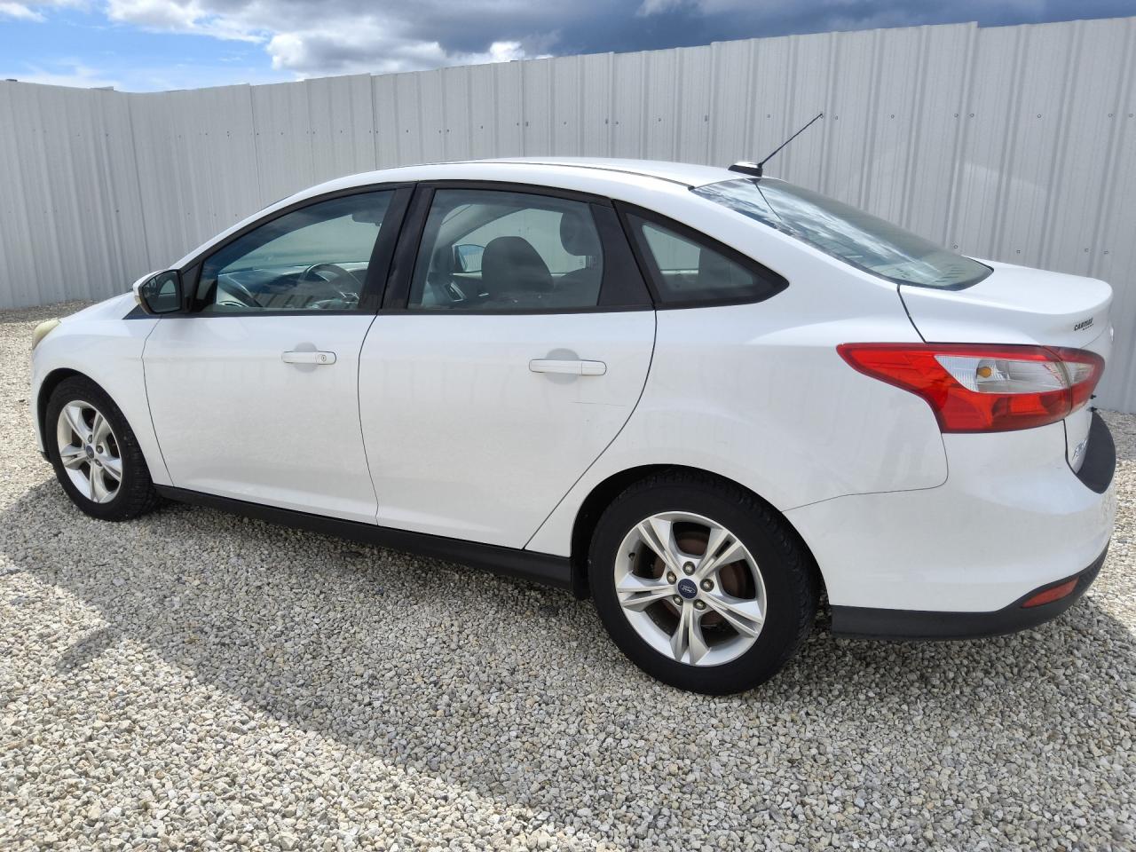 2014 Ford Focus Se White vin: 1FADP3F22EL345890 Damage: Left Rear Tire, Worn, Replacement Required