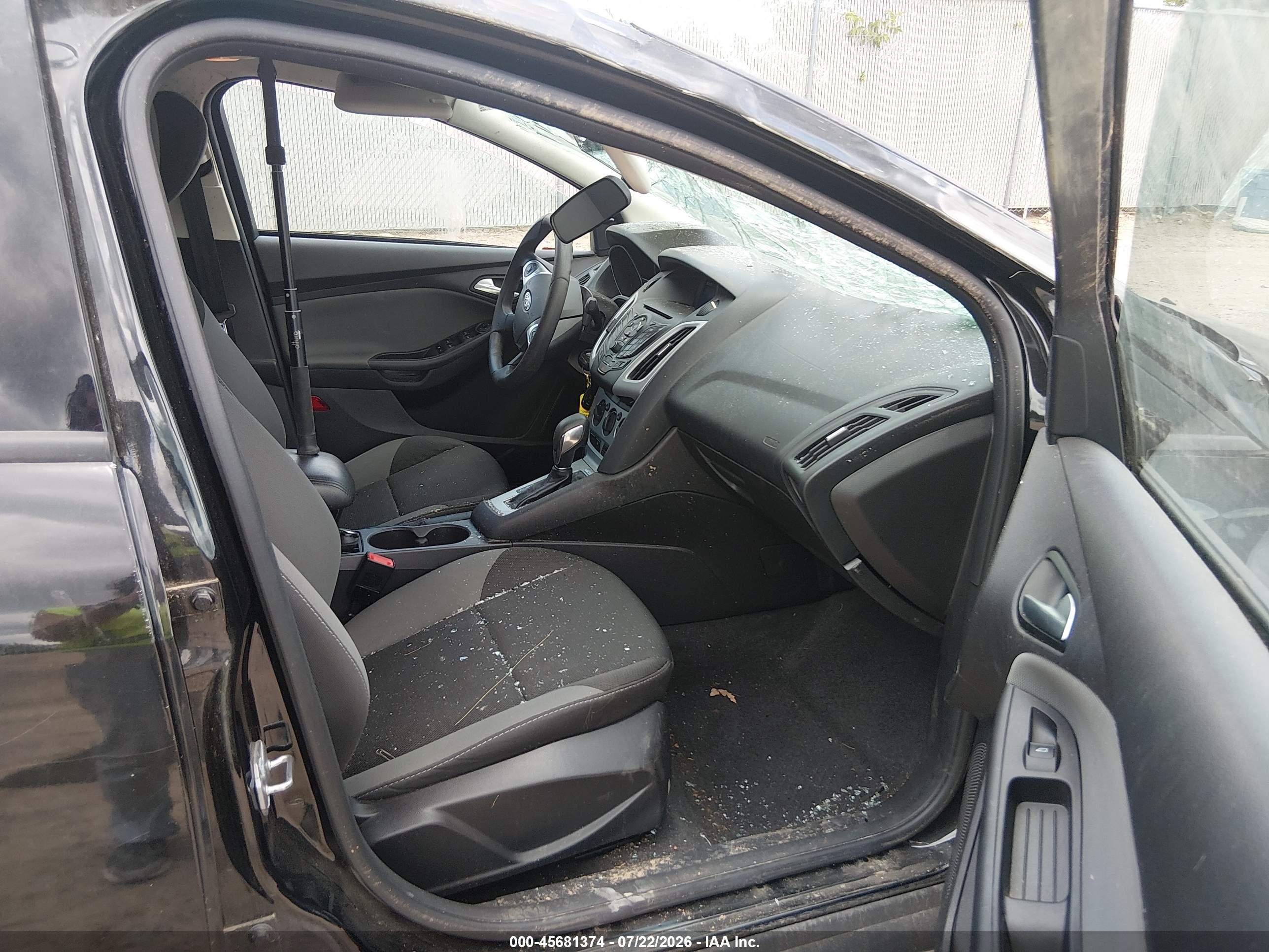 2014 Ford Focus Se Черный vin: 1FADP3F22EL364147