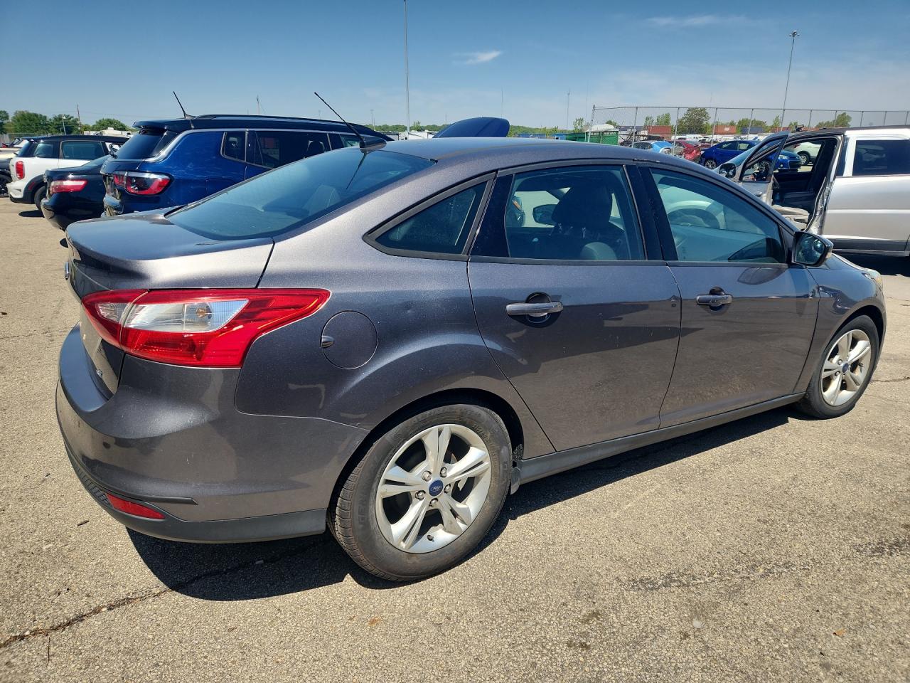 2014 Ford Focus Se Серый vin: 1FADP3F22EL366156 Damage: Right Qtr Panel, Multiple Dents/Paint Damage, 2